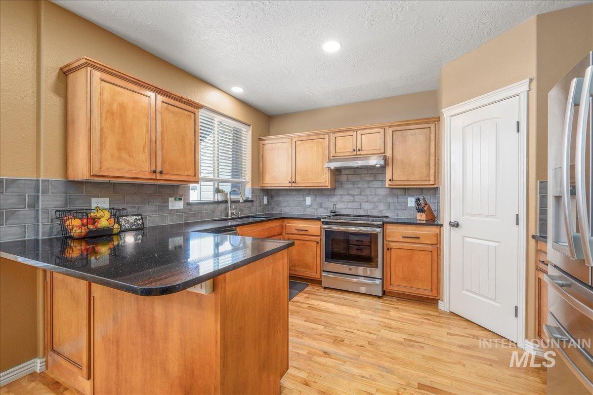 2915 S Nephrite Way, Meridian, Idaho 83642-3165, 4 Bedrooms, 2.5 Bathrooms, Residential For Sale, Price $570,000,MLS 98968997