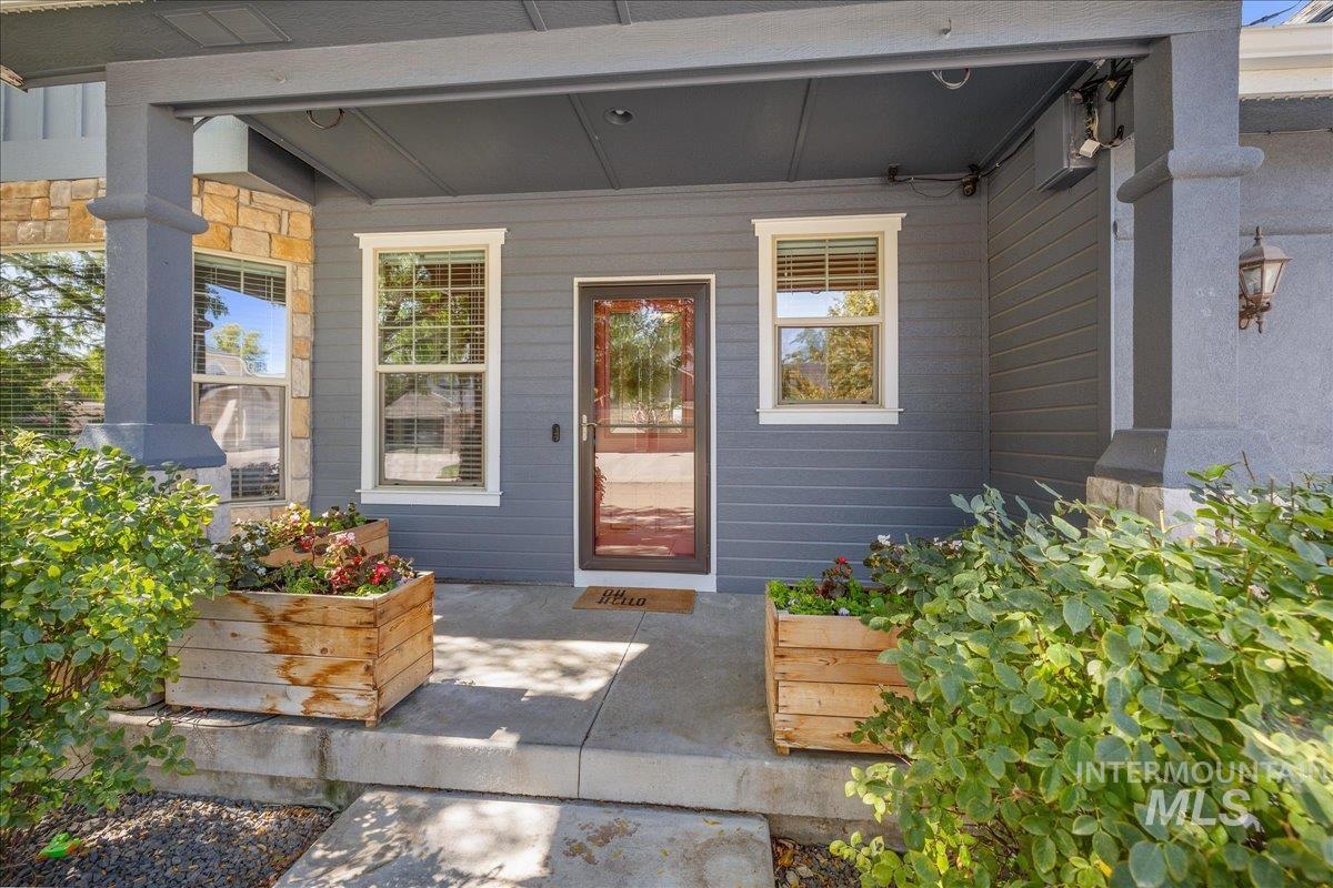 2915 S Nephrite Way, Meridian, Idaho 83642-3165, 4 Bedrooms, 2.5 Bathrooms, Residential For Sale, Price $570,000,MLS 98968997