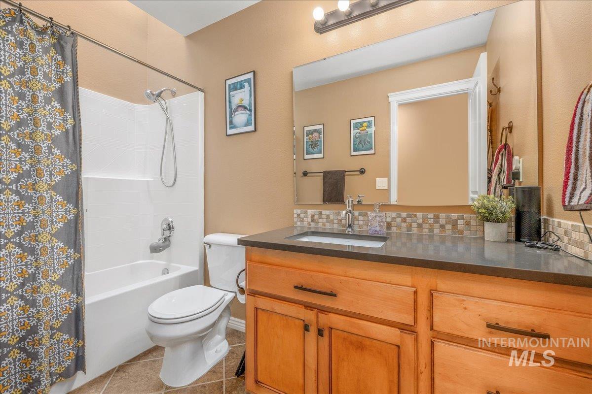 2915 S Nephrite Way, Meridian, Idaho 83642-3165, 4 Bedrooms, 2.5 Bathrooms, Residential For Sale, Price $570,000,MLS 98968997