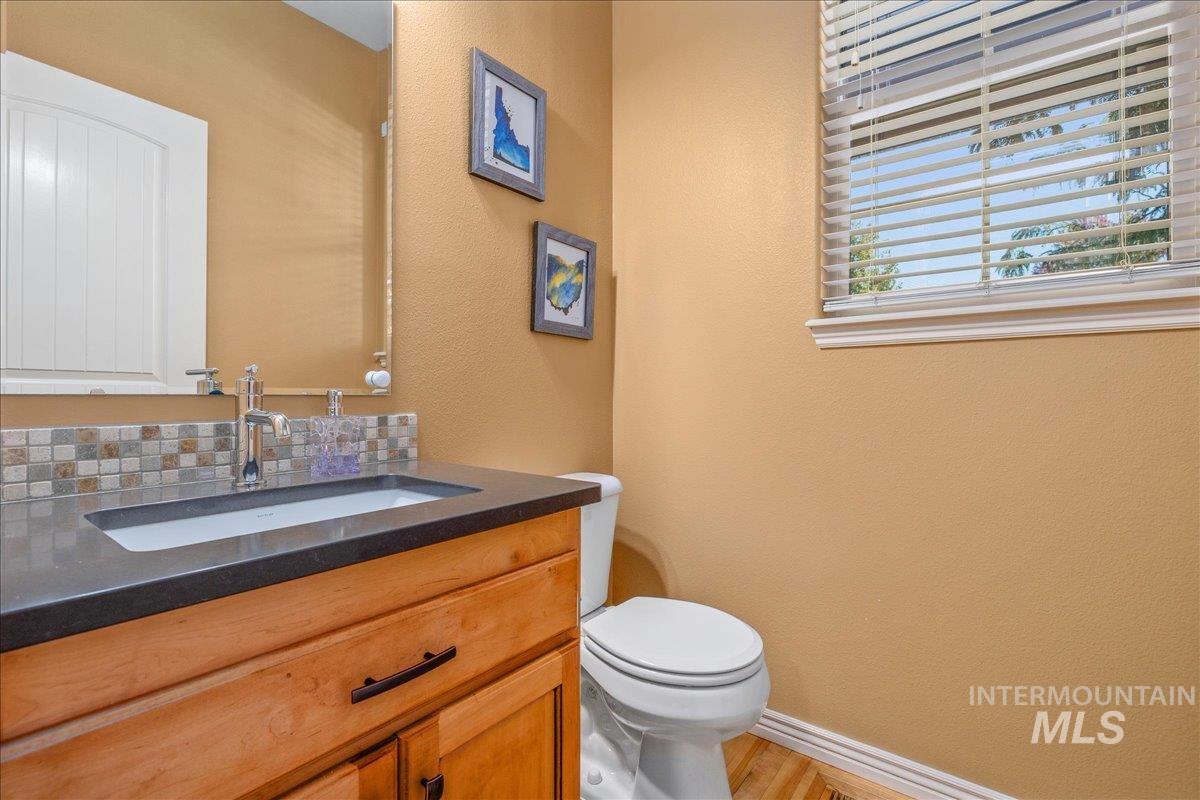 2915 S Nephrite Way, Meridian, Idaho 83642-3165, 4 Bedrooms, 2.5 Bathrooms, Residential For Sale, Price $570,000,MLS 98968997