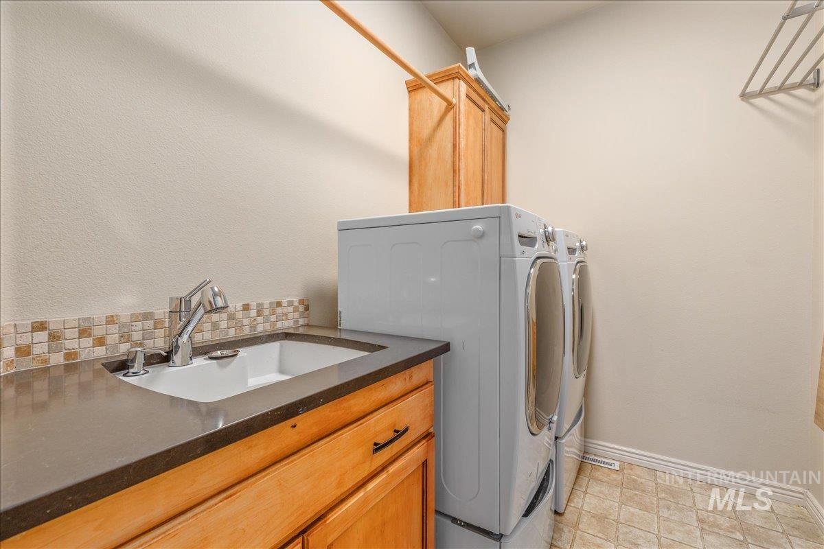 2915 S Nephrite Way, Meridian, Idaho 83642-3165, 4 Bedrooms, 2.5 Bathrooms, Residential For Sale, Price $570,000,MLS 98968997