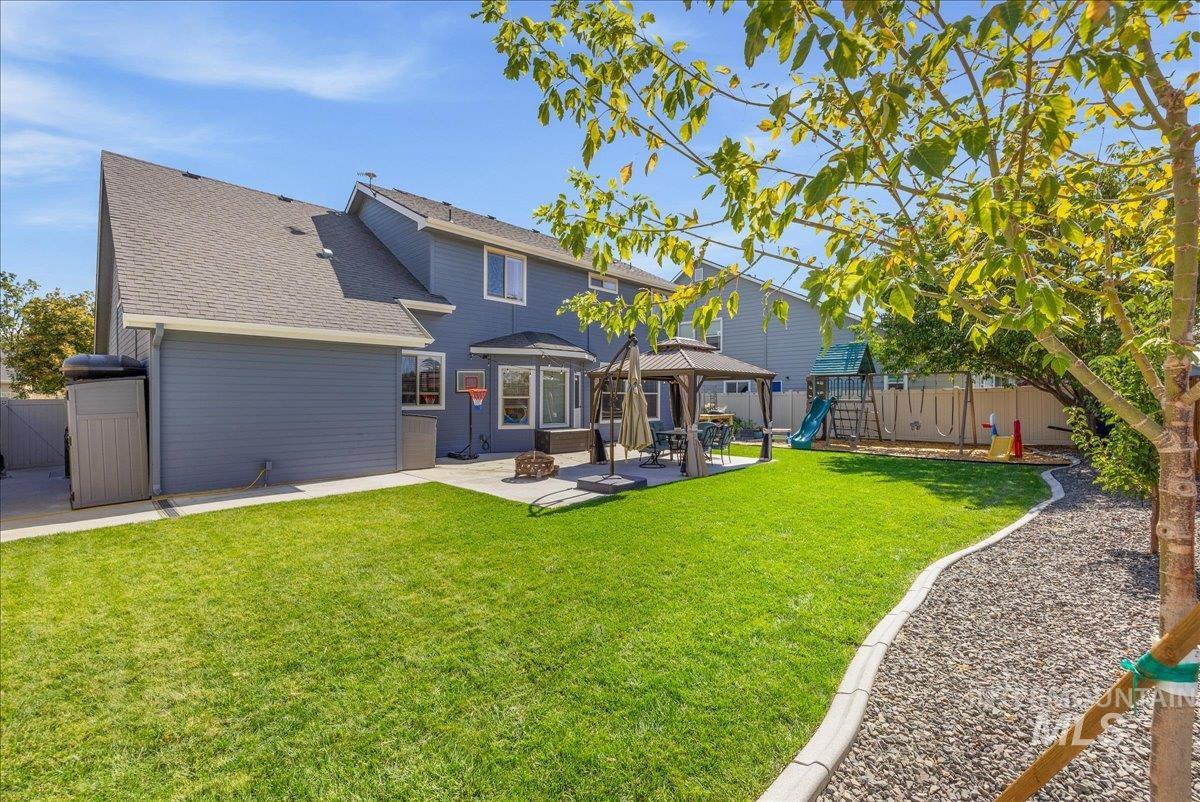 2915 S Nephrite Way, Meridian, Idaho 83642-3165, 4 Bedrooms, 2.5 Bathrooms, Residential For Sale, Price $570,000,MLS 98968997
