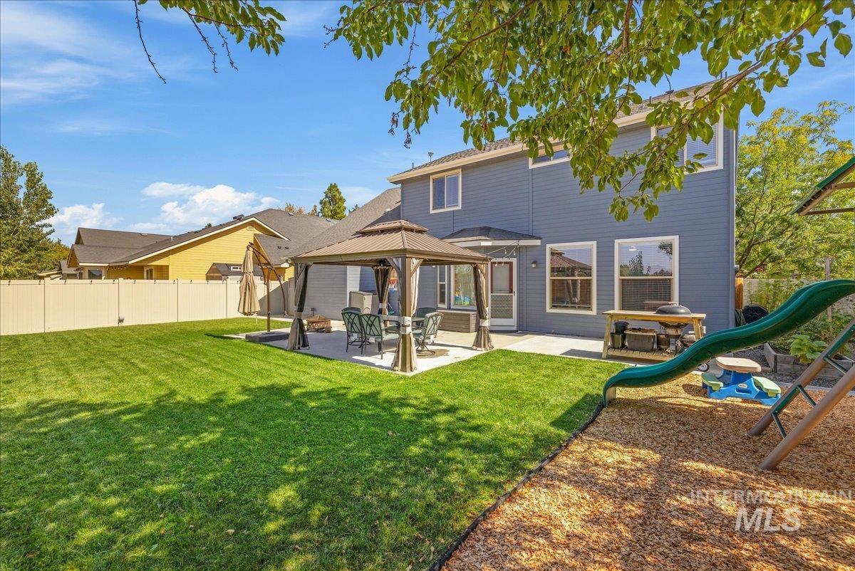 2915 S Nephrite Way, Meridian, Idaho 83642-3165, 4 Bedrooms, 2.5 Bathrooms, Residential For Sale, Price $570,000,MLS 98968997