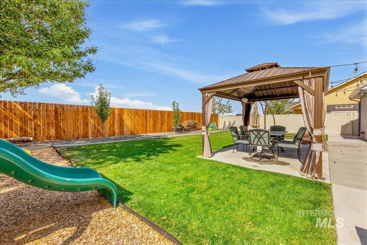 2915 S Nephrite Way, Meridian, Idaho 83642-3165, 4 Bedrooms, 2.5 Bathrooms, Residential For Sale, Price $570,000,MLS 98968997