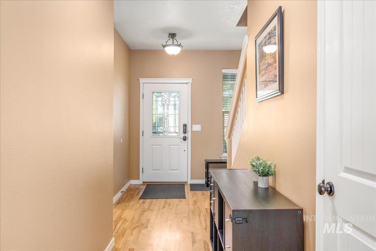 2915 S Nephrite Way, Meridian, Idaho 83642-3165, 4 Bedrooms, 2.5 Bathrooms, Residential For Sale, Price $570,000,MLS 98968997