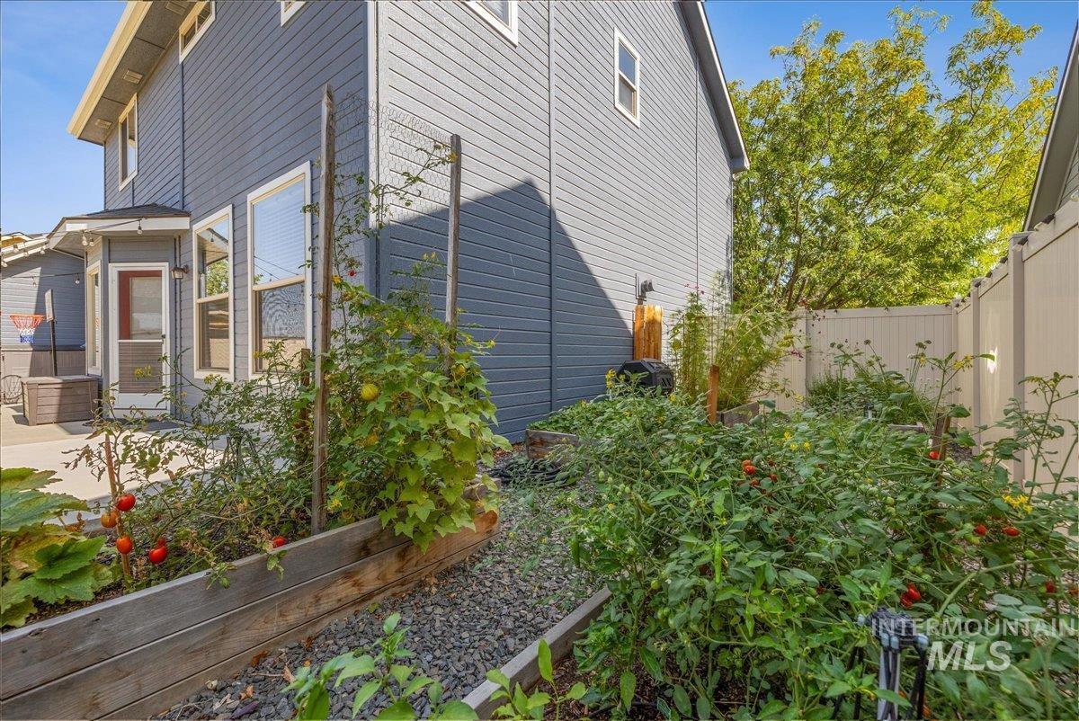 2915 S Nephrite Way, Meridian, Idaho 83642-3165, 4 Bedrooms, 2.5 Bathrooms, Residential For Sale, Price $570,000,MLS 98968997