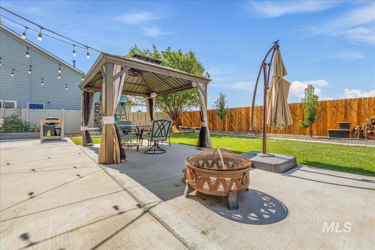 2915 S Nephrite Way, Meridian, Idaho 83642-3165, 4 Bedrooms, 2.5 Bathrooms, Residential For Sale, Price $570,000,MLS 98968997