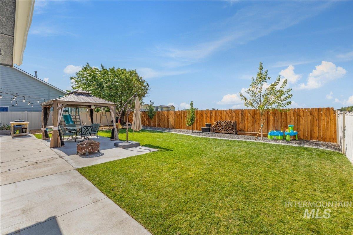 2915 S Nephrite Way, Meridian, Idaho 83642-3165, 4 Bedrooms, 2.5 Bathrooms, Residential For Sale, Price $570,000,MLS 98968997