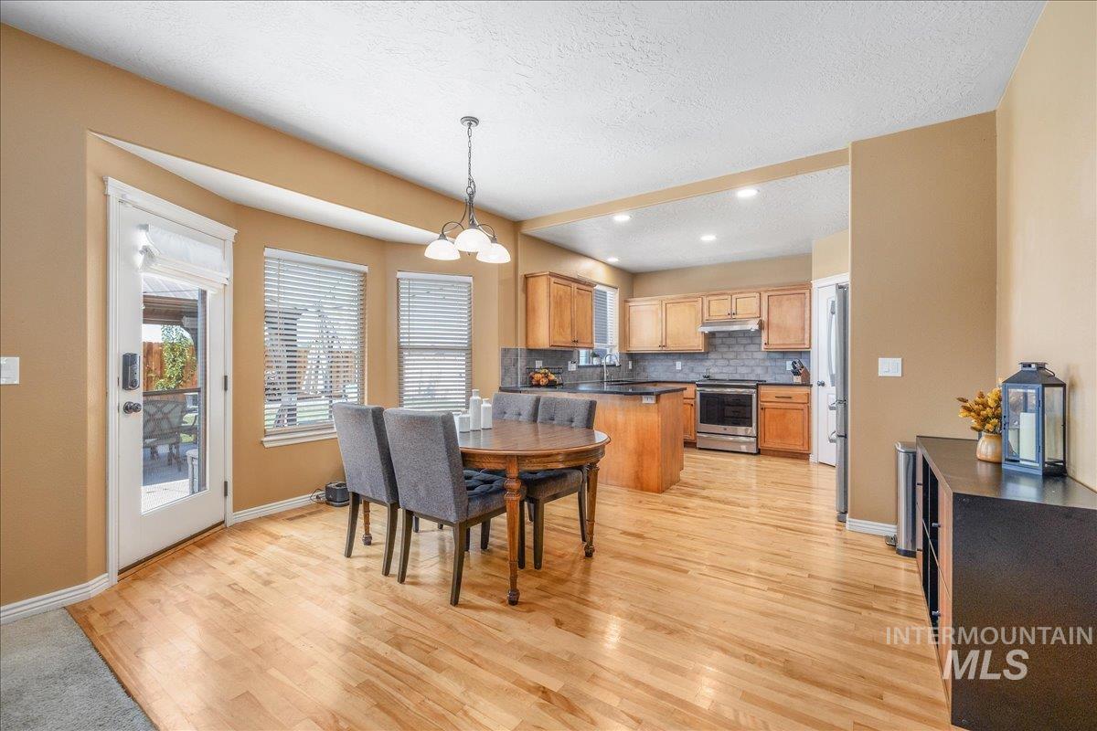 2915 S Nephrite Way, Meridian, Idaho 83642-3165, 4 Bedrooms, 2.5 Bathrooms, Residential For Sale, Price $570,000,MLS 98968997