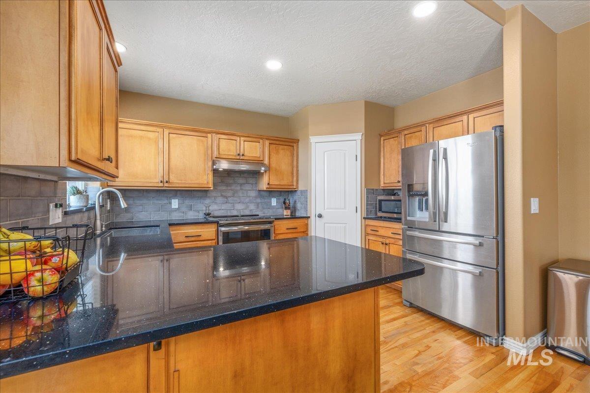 2915 S Nephrite Way, Meridian, Idaho 83642-3165, 4 Bedrooms, 2.5 Bathrooms, Residential For Sale, Price $570,000,MLS 98968997