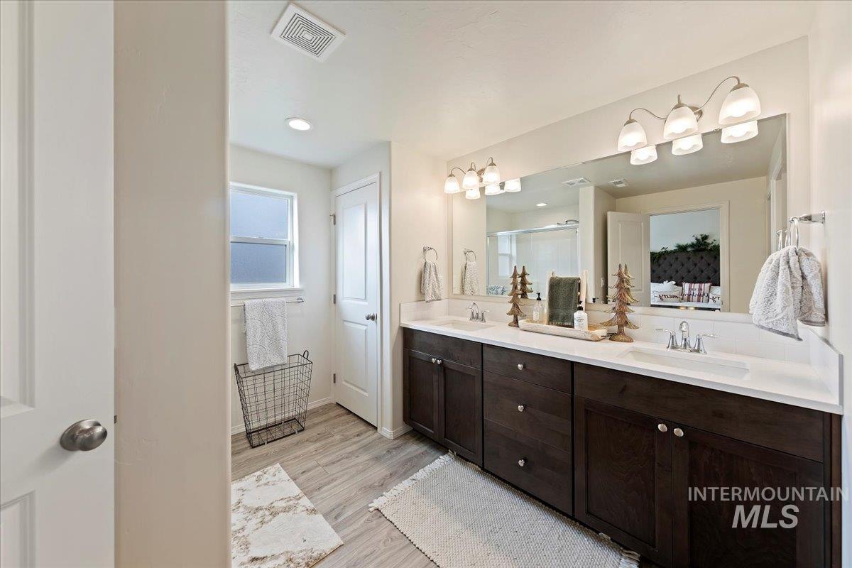 1289 Sundog Ave, Middleton, Idaho 83644, 3 Bedrooms, 2 Bathrooms, Residential For Sale, Price $439,900,MLS 98969014