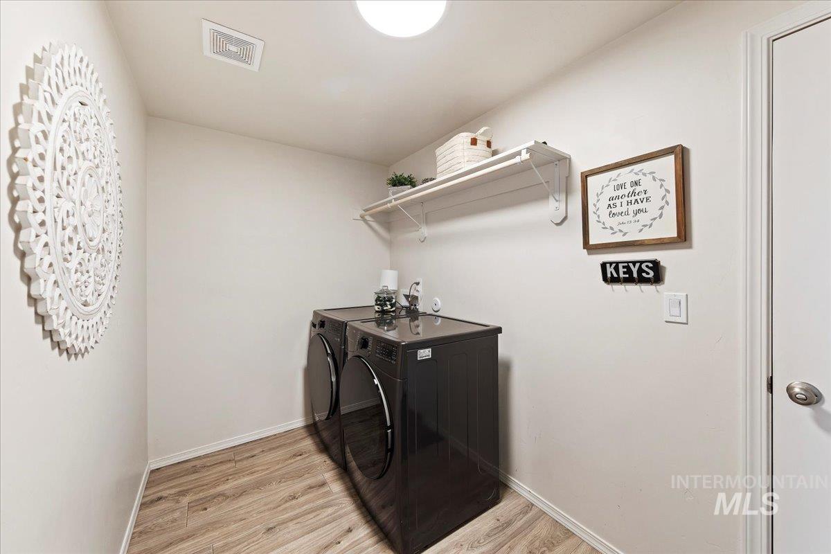 1289 Sundog Ave, Middleton, Idaho 83644, 3 Bedrooms, 2 Bathrooms, Residential For Sale, Price $439,900,MLS 98969014