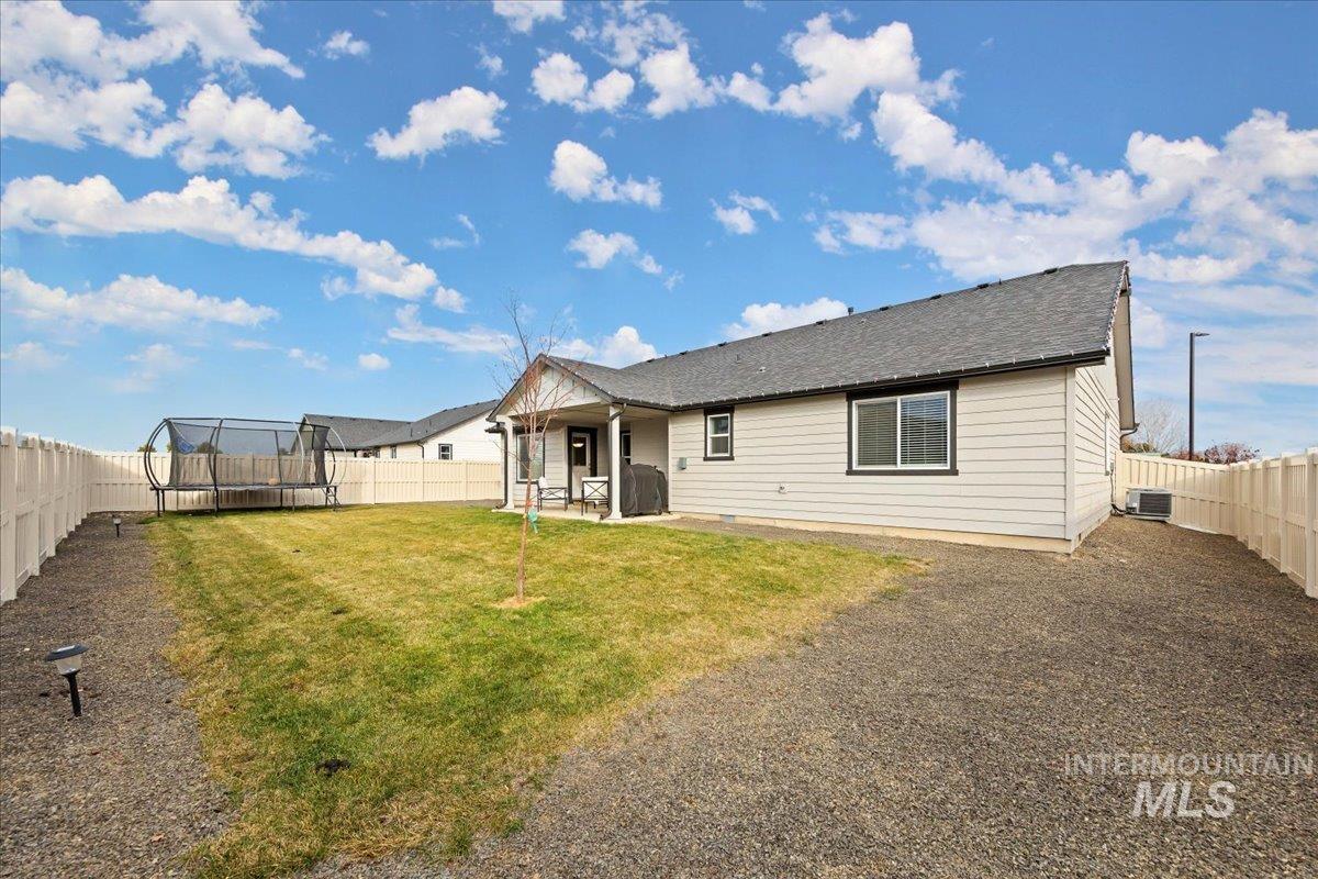 1289 Sundog Ave, Middleton, Idaho 83644, 3 Bedrooms, 2 Bathrooms, Residential For Sale, Price $439,900,MLS 98969014
