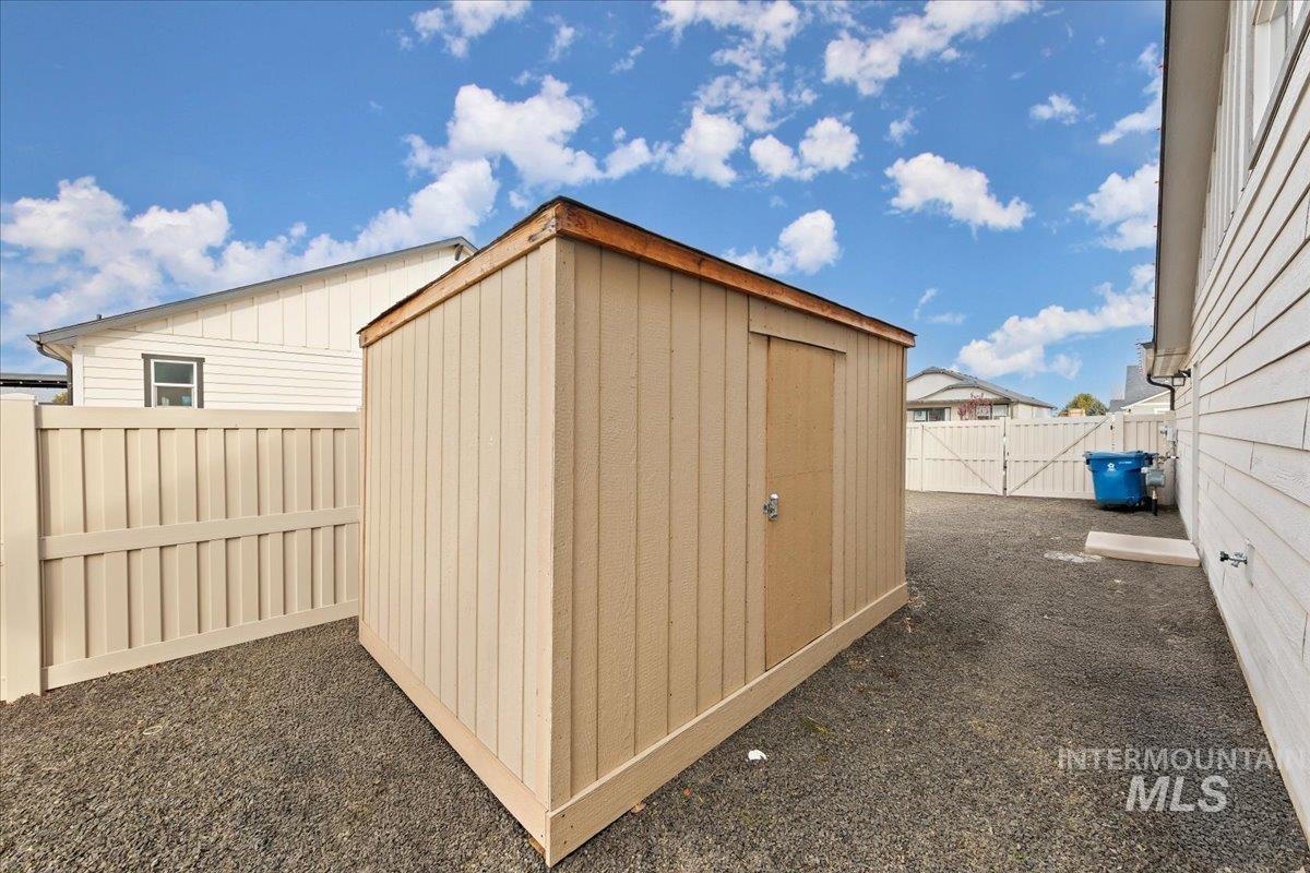 1289 Sundog Ave, Middleton, Idaho 83644, 3 Bedrooms, 2 Bathrooms, Residential For Sale, Price $439,900,MLS 98969014