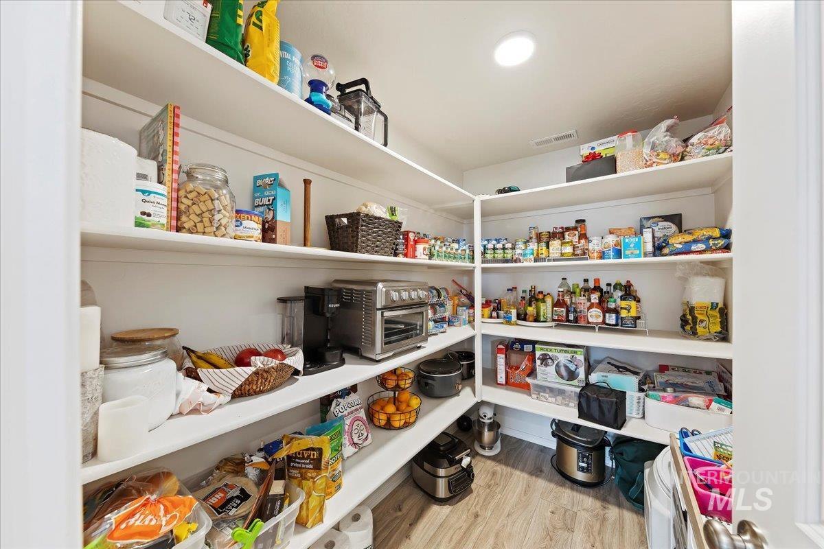 1289 Sundog Ave, Middleton, Idaho 83644, 3 Bedrooms, 2 Bathrooms, Residential For Sale, Price $439,900,MLS 98969014