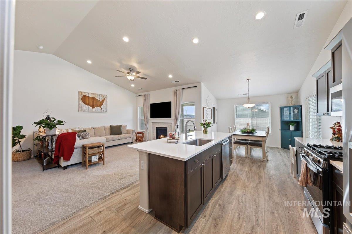 1289 Sundog Ave, Middleton, Idaho 83644, 3 Bedrooms, 2 Bathrooms, Residential For Sale, Price $439,900,MLS 98969014