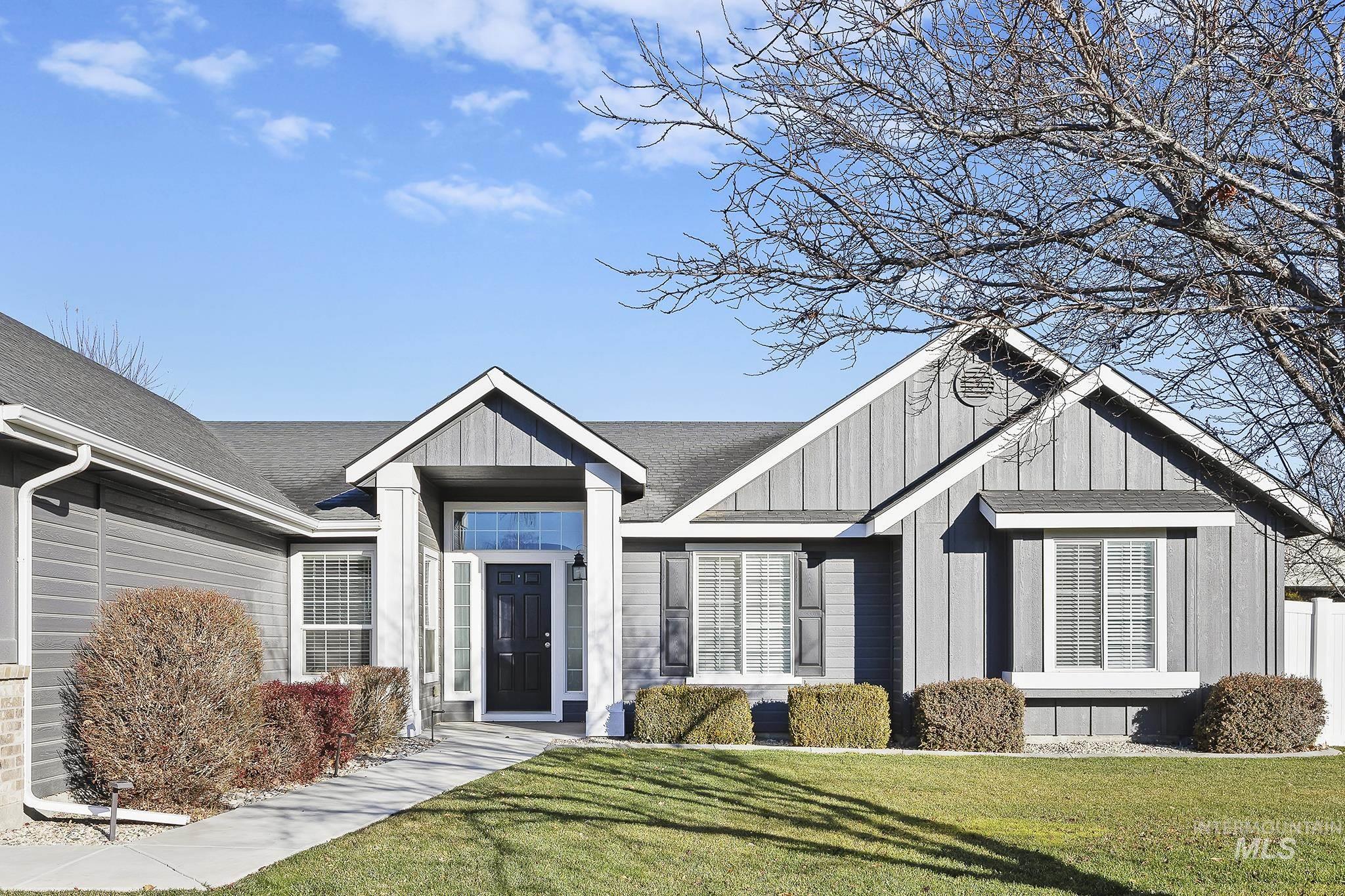 234 Canyon Crest Dr W, Twin Falls, Idaho 83301, 4 Bedrooms, 3 Bathrooms, Residential For Sale, Price $490,000,MLS 98969018