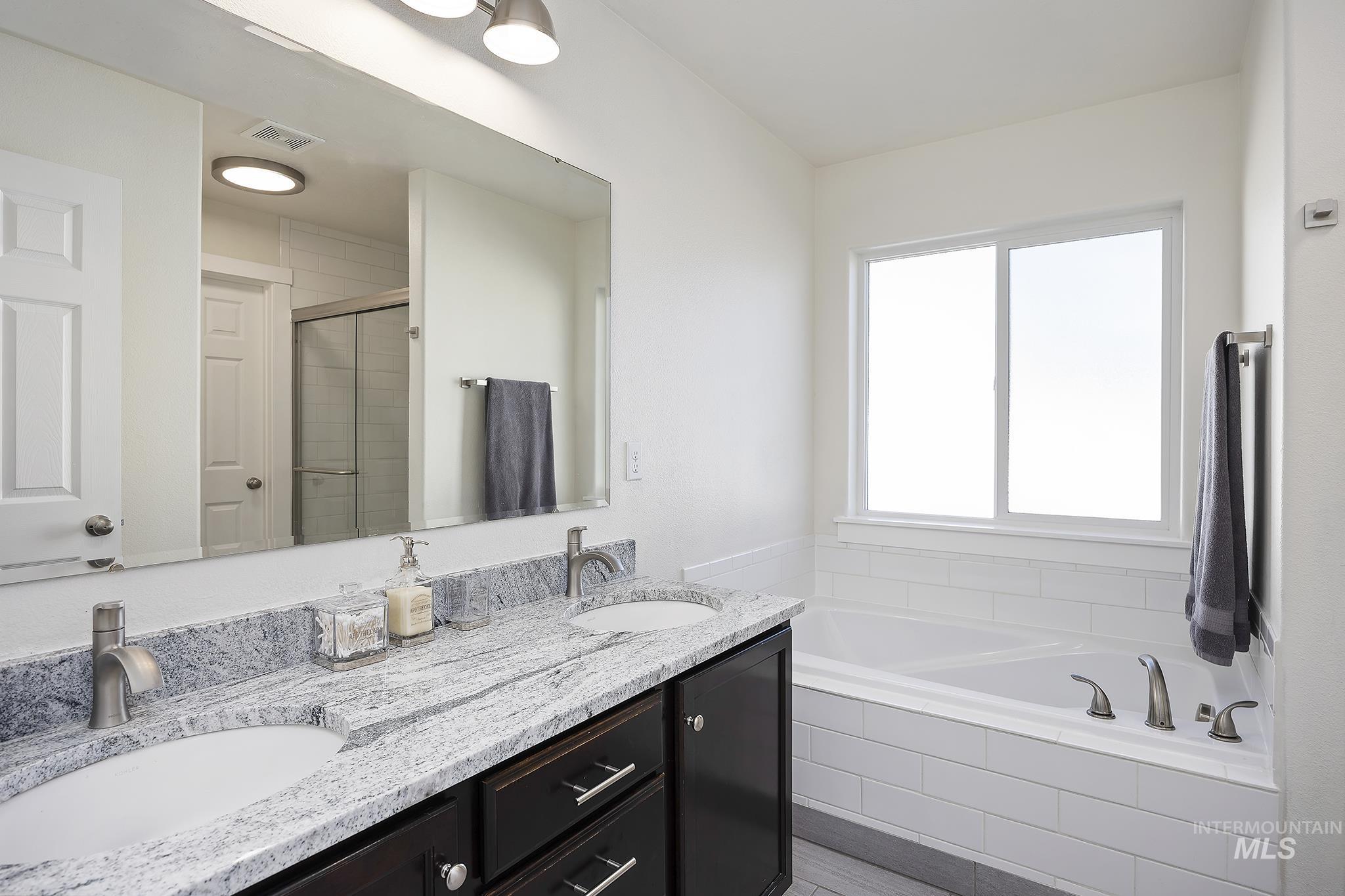 234 Canyon Crest Dr W, Twin Falls, Idaho 83301, 4 Bedrooms, 3 Bathrooms, Residential For Sale, Price $490,000,MLS 98969018