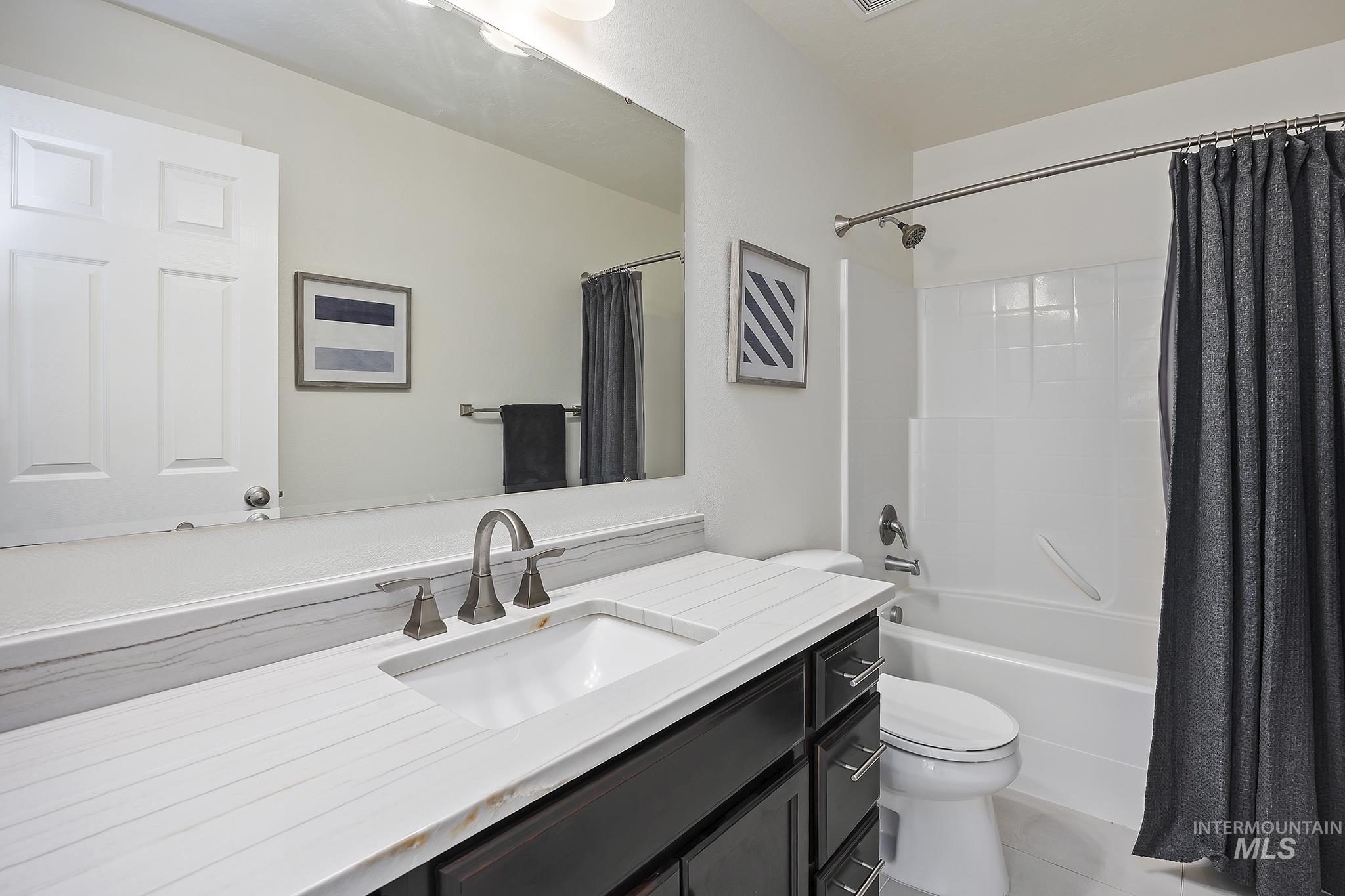 234 Canyon Crest Dr W, Twin Falls, Idaho 83301, 4 Bedrooms, 3 Bathrooms, Residential For Sale, Price $490,000,MLS 98969018