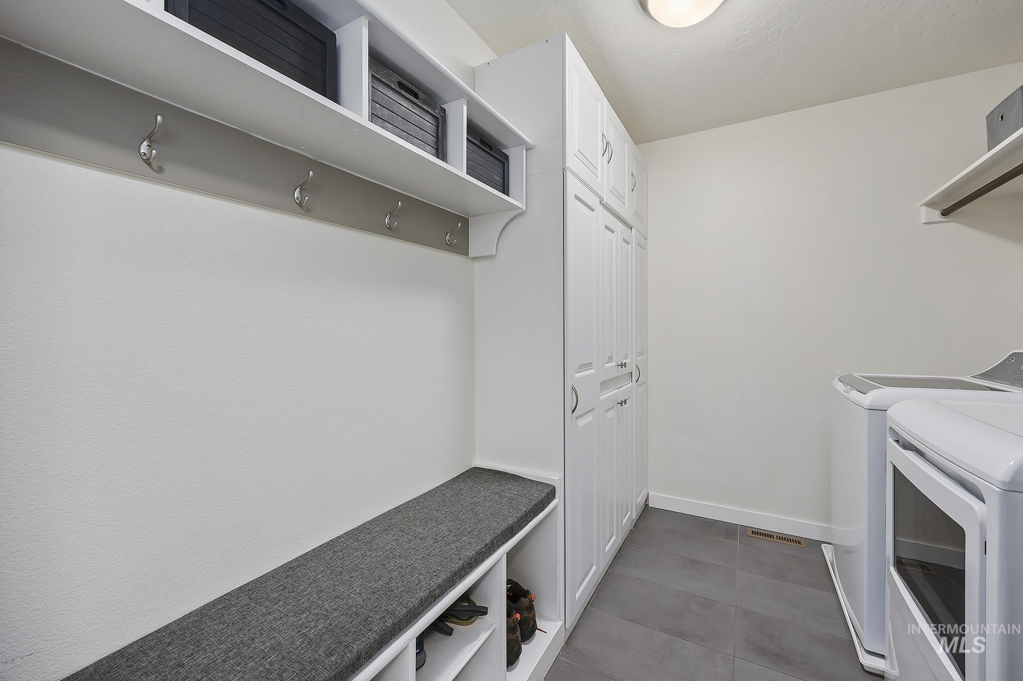 234 Canyon Crest Dr W, Twin Falls, Idaho 83301, 4 Bedrooms, 3 Bathrooms, Residential For Sale, Price $490,000,MLS 98969018