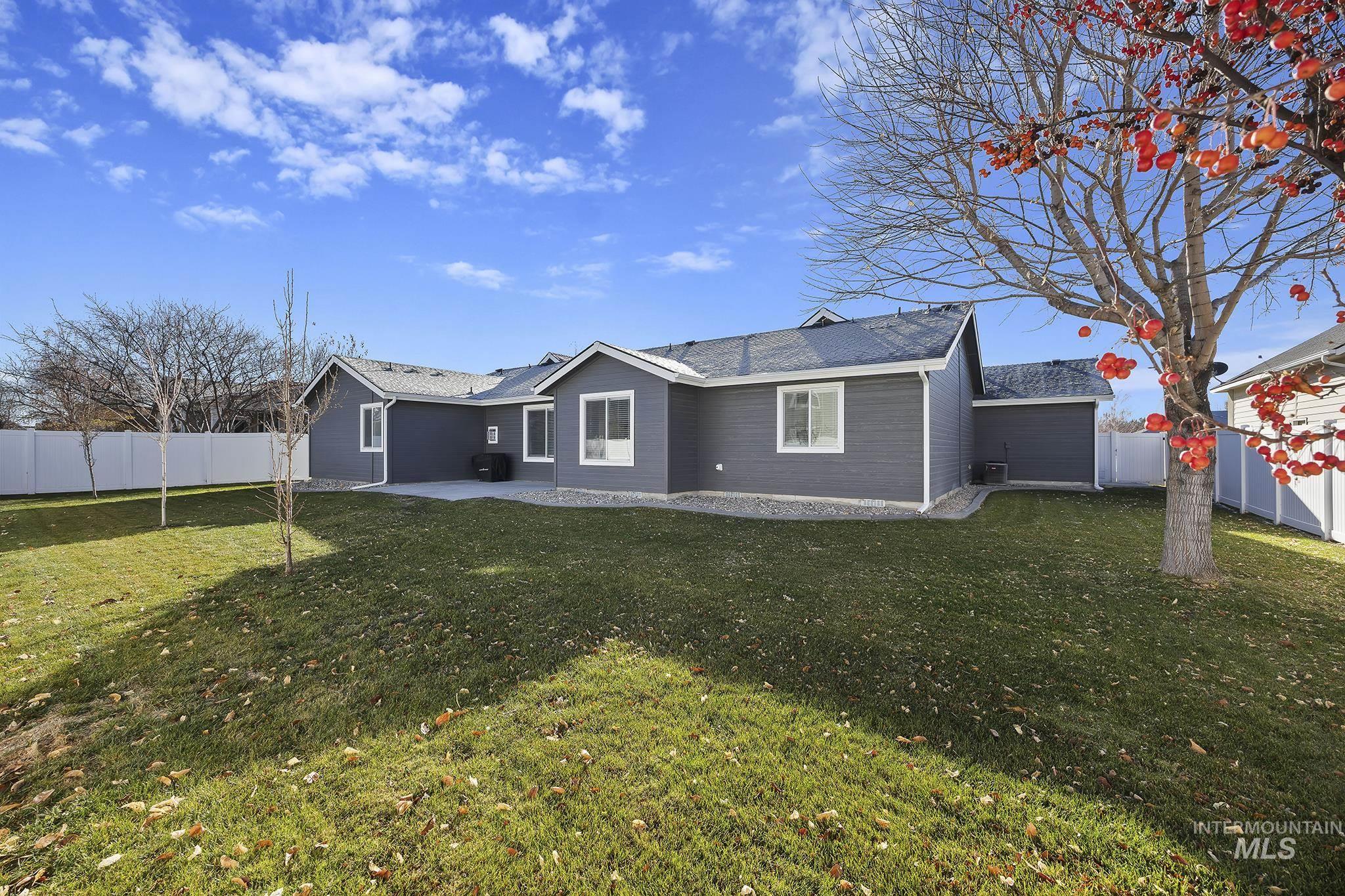 234 Canyon Crest Dr W, Twin Falls, Idaho 83301, 4 Bedrooms, 3 Bathrooms, Residential For Sale, Price $490,000,MLS 98969018