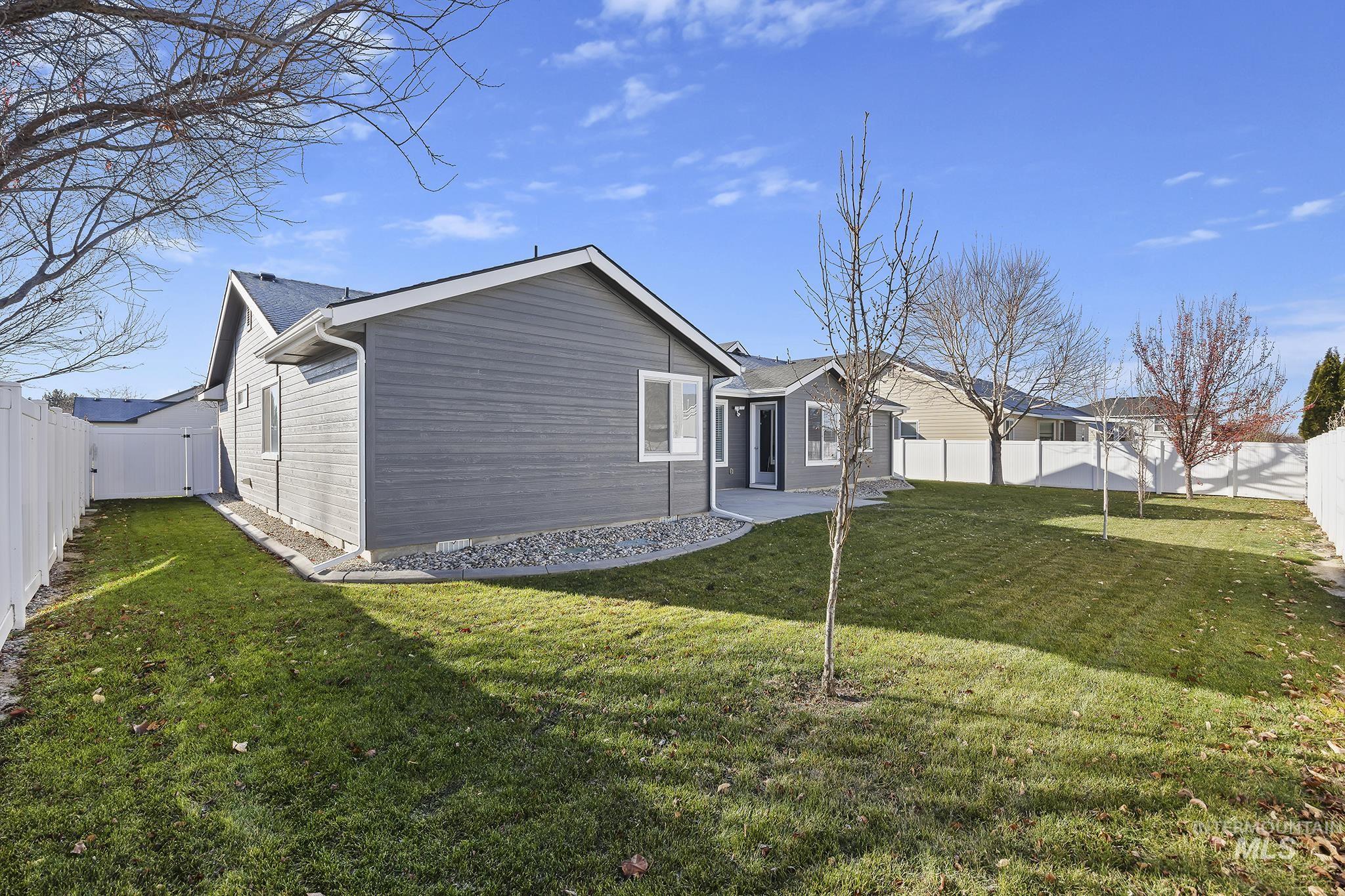 234 Canyon Crest Dr W, Twin Falls, Idaho 83301, 4 Bedrooms, 3 Bathrooms, Residential For Sale, Price $490,000,MLS 98969018