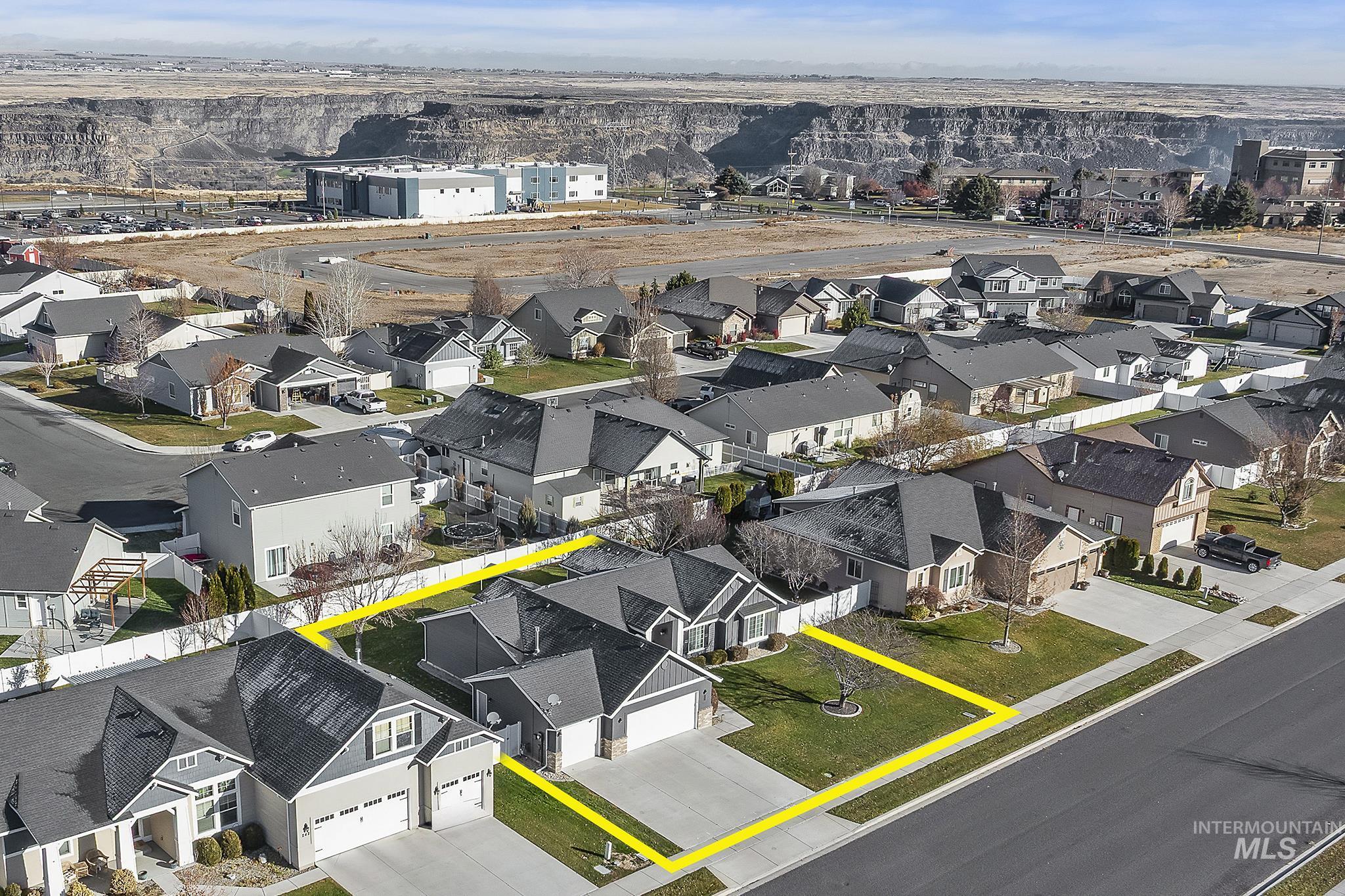 234 Canyon Crest Dr W, Twin Falls, Idaho 83301, 4 Bedrooms, 3 Bathrooms, Residential For Sale, Price $490,000,MLS 98969018