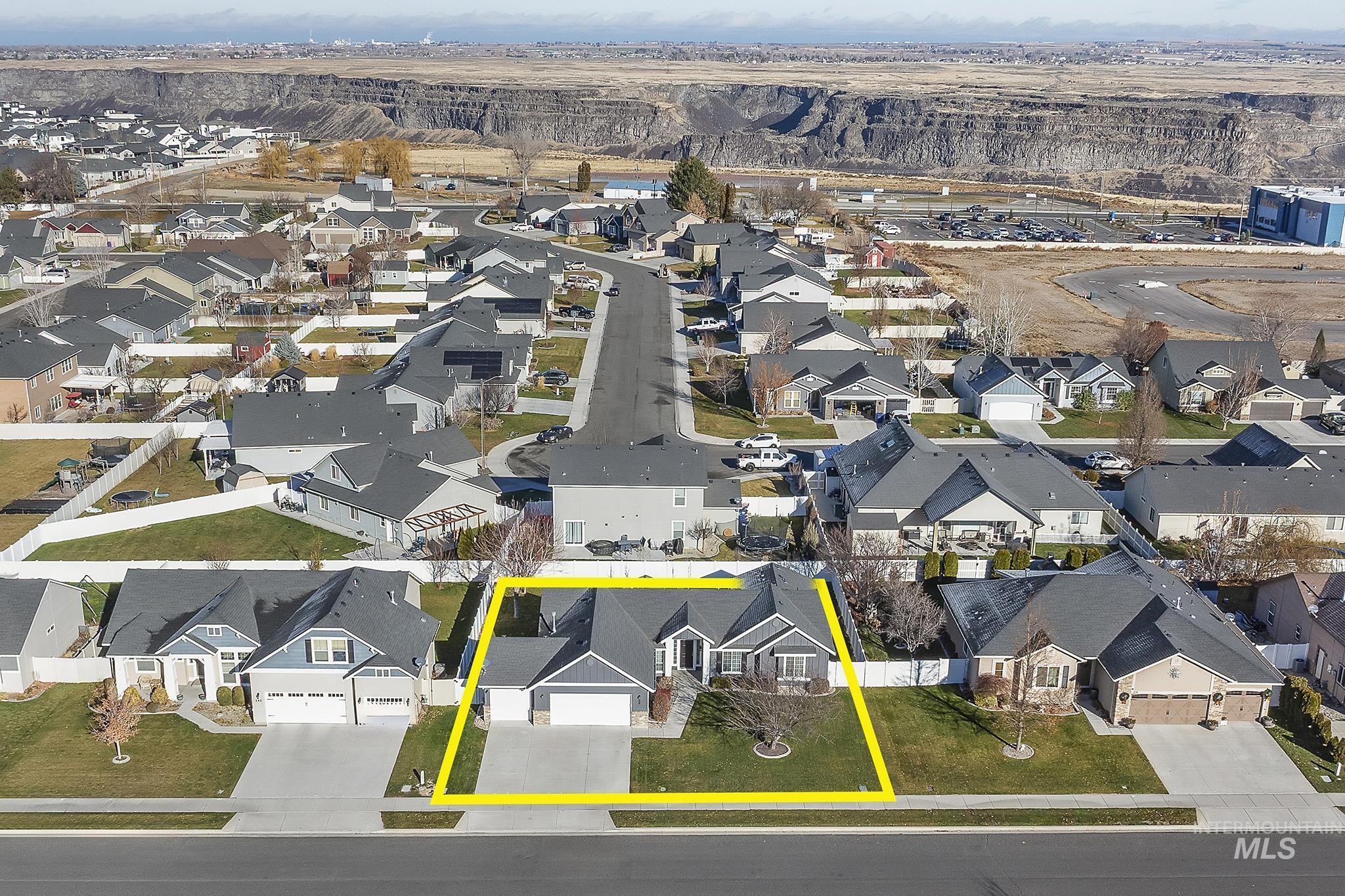 234 Canyon Crest Dr W, Twin Falls, Idaho 83301, 4 Bedrooms, 3 Bathrooms, Residential For Sale, Price $490,000,MLS 98969018