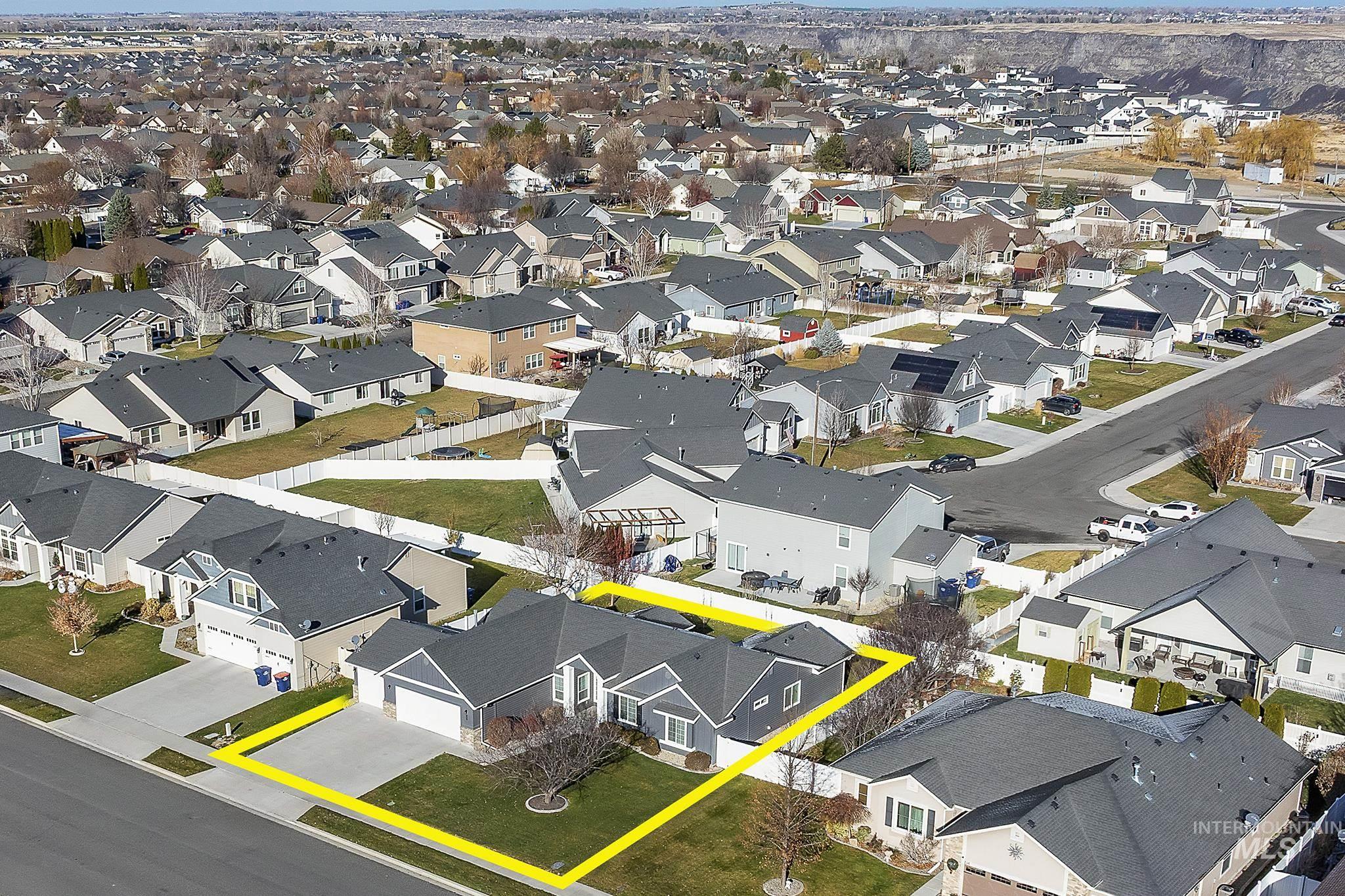 234 Canyon Crest Dr W, Twin Falls, Idaho 83301, 4 Bedrooms, 3 Bathrooms, Residential For Sale, Price $490,000,MLS 98969018