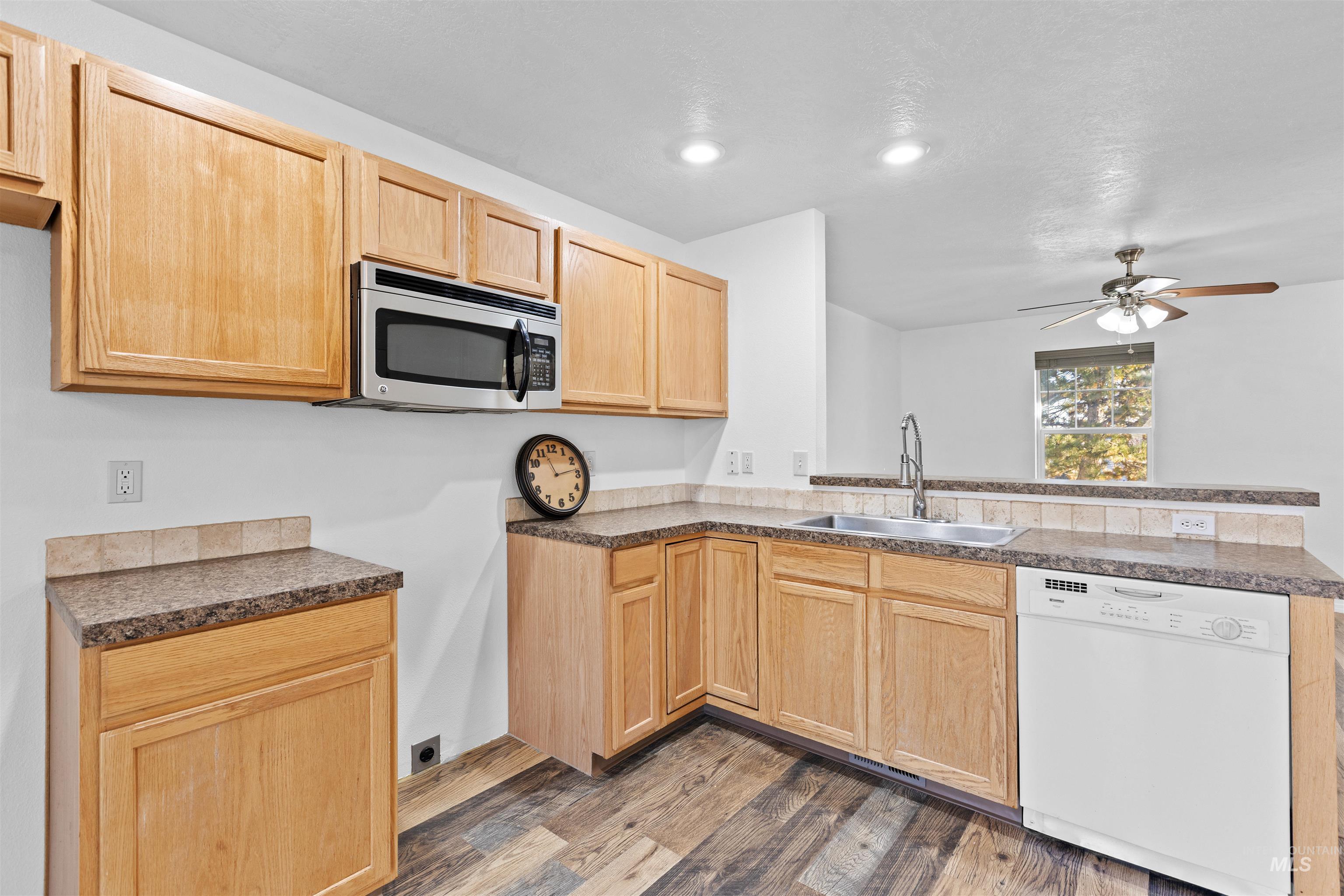 16535 Chino Ave, Caldwell, Idaho 83607-5314, 3 Bedrooms, 2 Bathrooms, Residential For Sale, Price $329,900,MLS 98969019