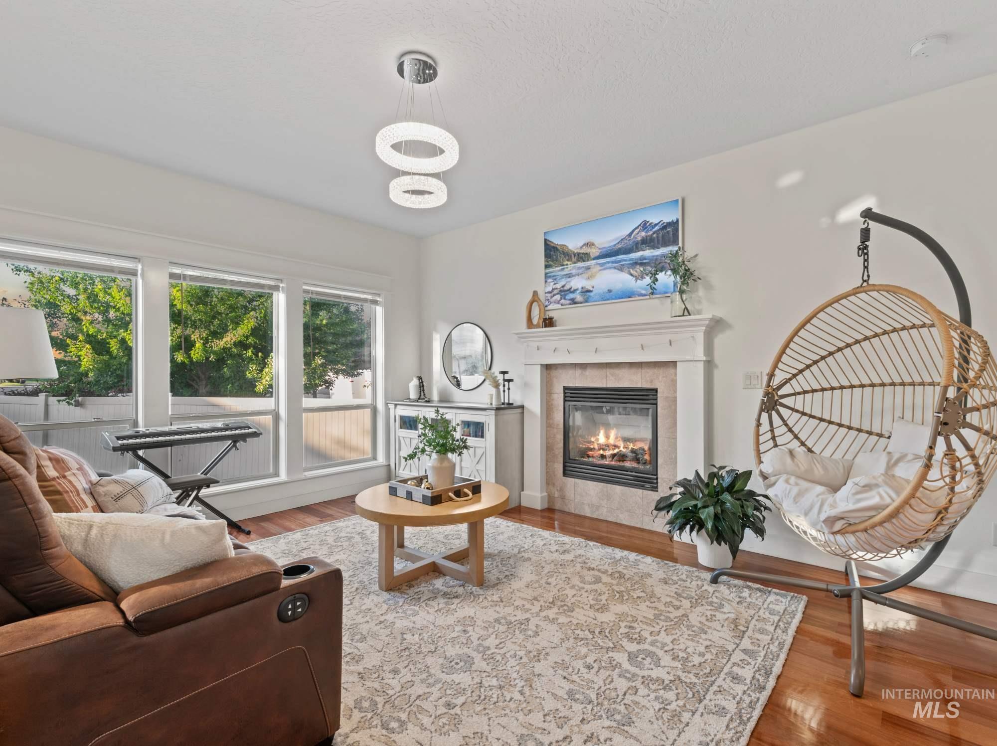 1328 W Cobblefield St., Meridian, Idaho 83646, 4 Bedrooms, 2.5 Bathrooms, Residential For Sale, Price $477,000,MLS 98969020