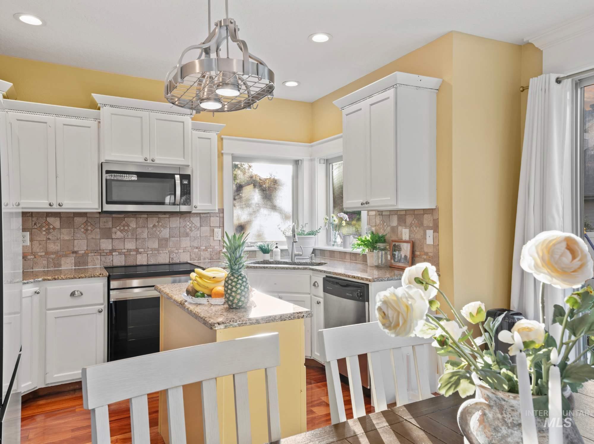 1328 W Cobblefield St., Meridian, Idaho 83646, 4 Bedrooms, 2.5 Bathrooms, Residential For Sale, Price $477,000,MLS 98969020