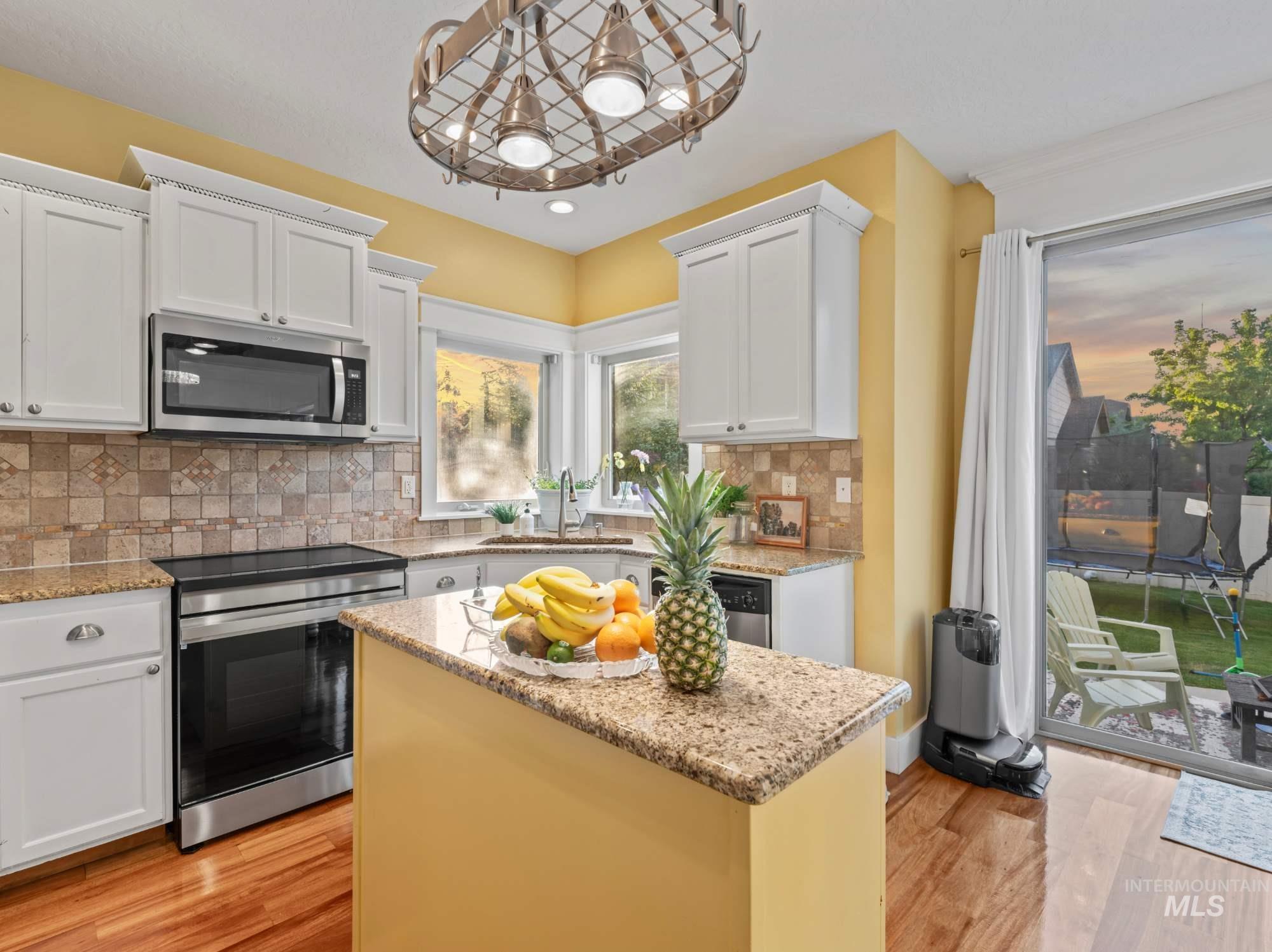 1328 W Cobblefield St., Meridian, Idaho 83646, 4 Bedrooms, 2.5 Bathrooms, Residential For Sale, Price $477,000,MLS 98969020