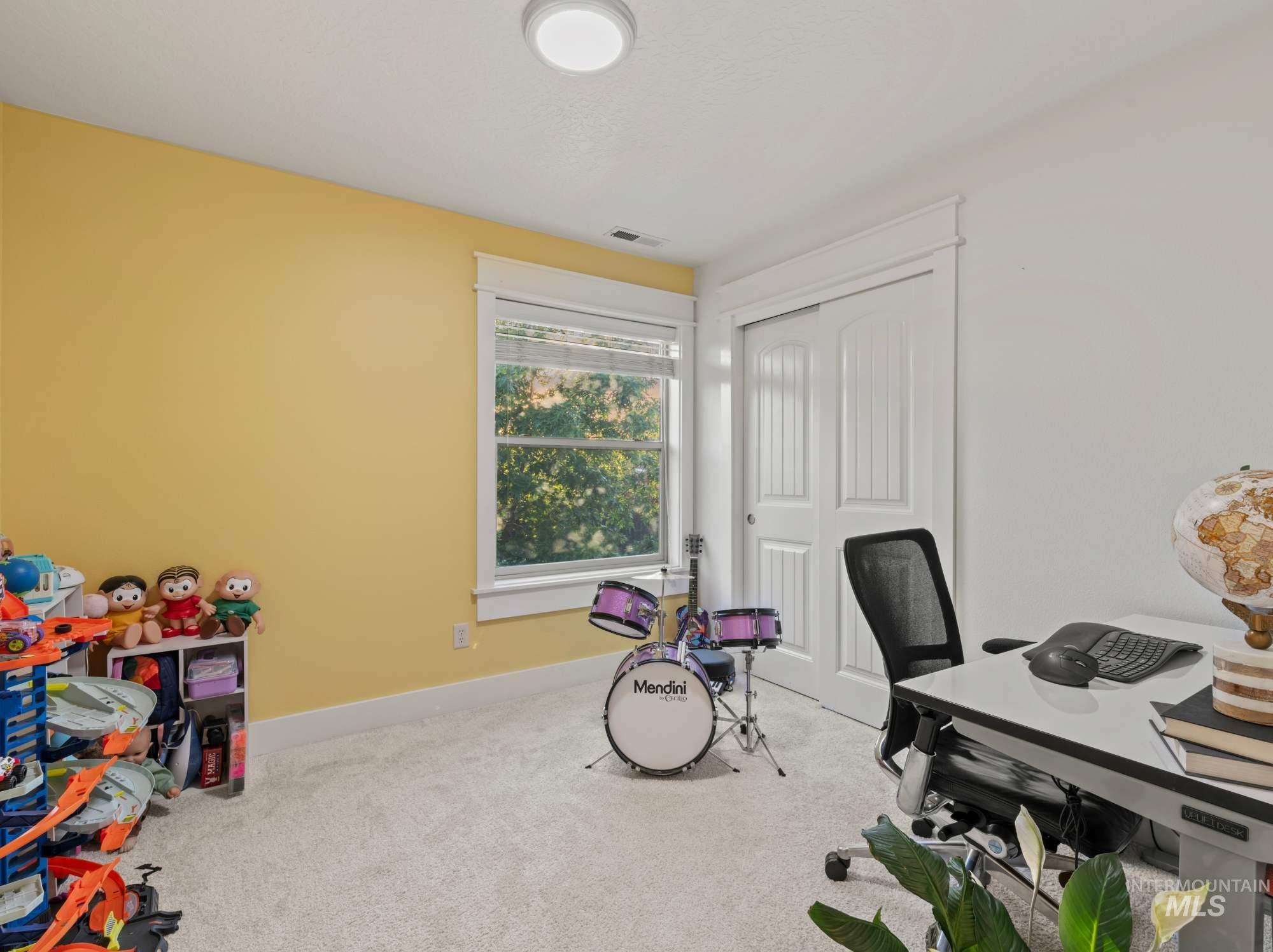 1328 W Cobblefield St., Meridian, Idaho 83646, 4 Bedrooms, 2.5 Bathrooms, Residential For Sale, Price $477,000,MLS 98969020