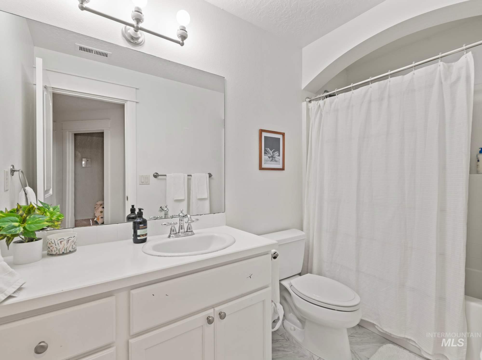 1328 W Cobblefield St., Meridian, Idaho 83646, 4 Bedrooms, 2.5 Bathrooms, Residential For Sale, Price $477,000,MLS 98969020