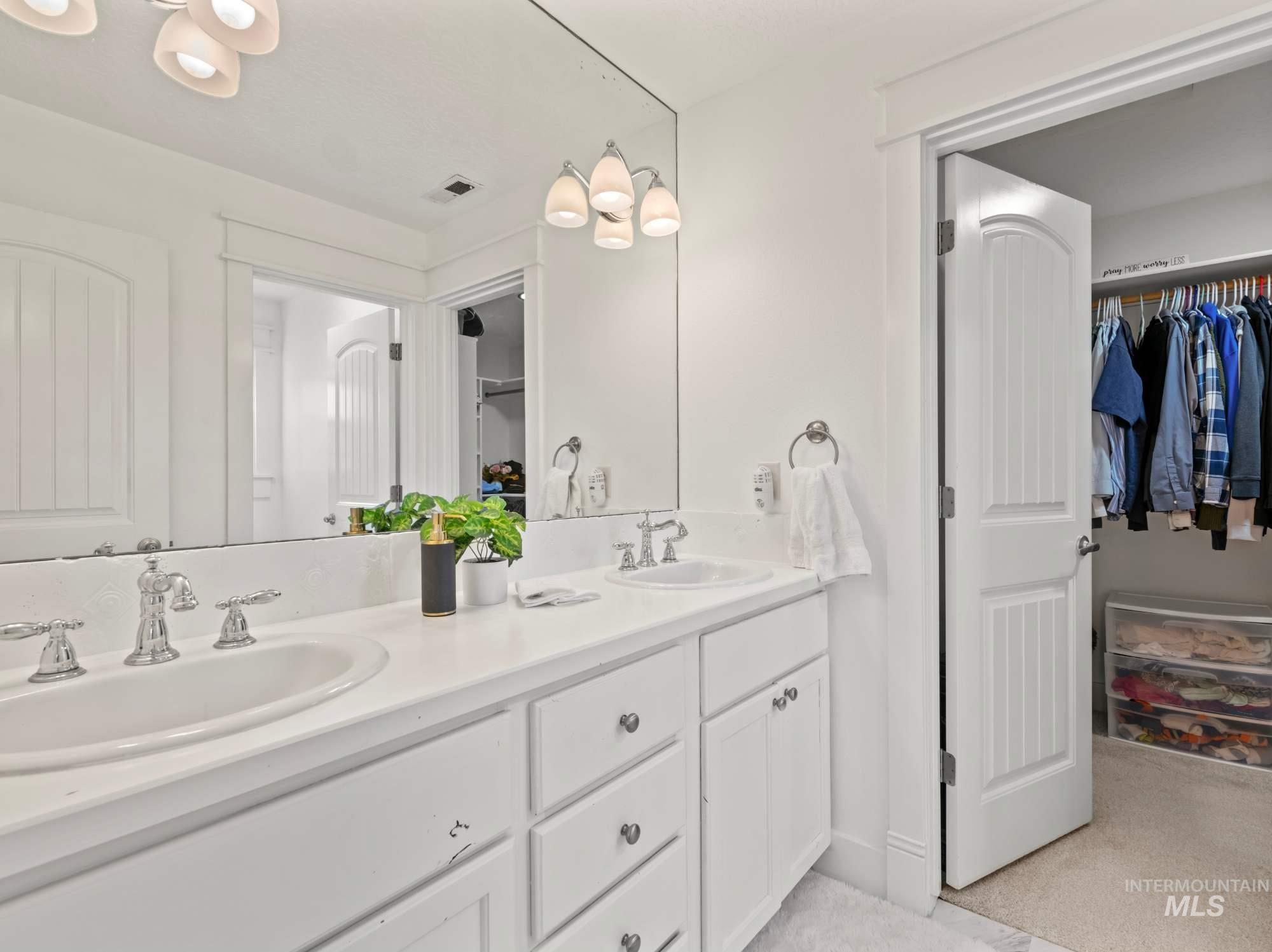 1328 W Cobblefield St., Meridian, Idaho 83646, 4 Bedrooms, 2.5 Bathrooms, Residential For Sale, Price $477,000,MLS 98969020