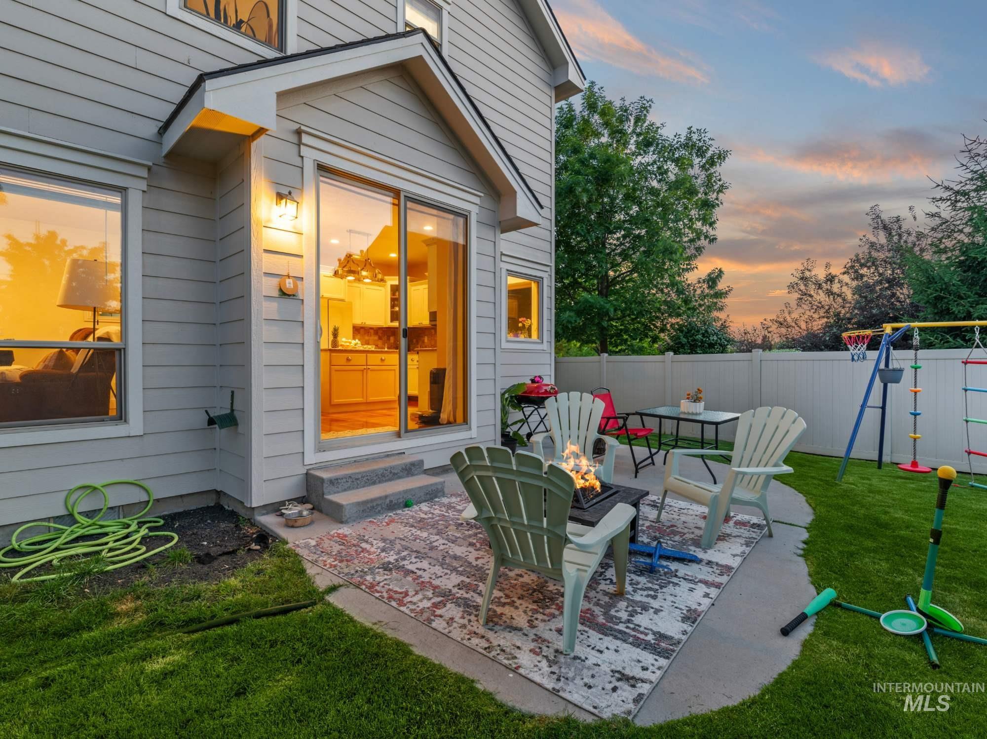 1328 W Cobblefield St., Meridian, Idaho 83646, 4 Bedrooms, 2.5 Bathrooms, Residential For Sale, Price $477,000,MLS 98969020