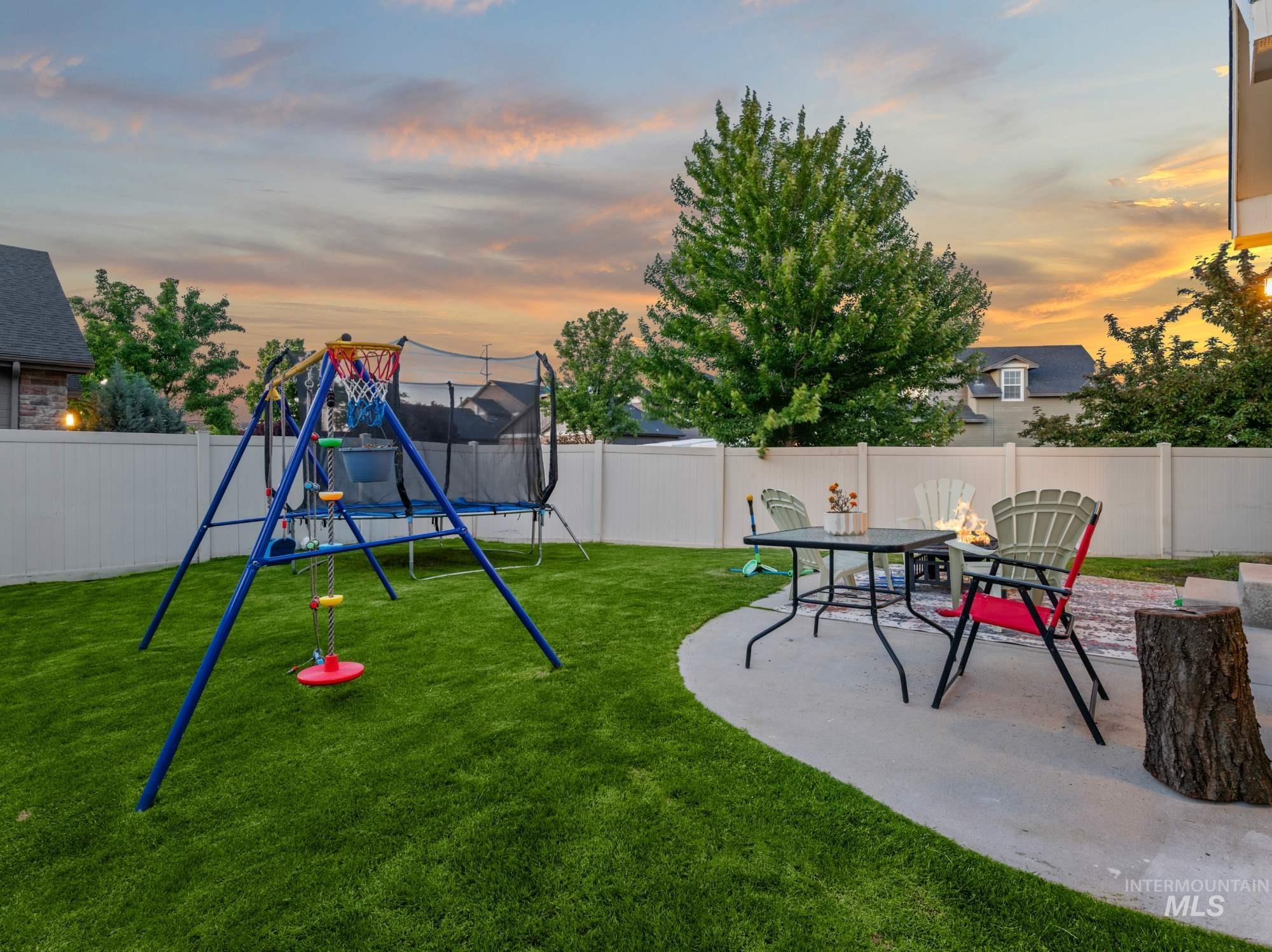 1328 W Cobblefield St., Meridian, Idaho 83646, 4 Bedrooms, 2.5 Bathrooms, Residential For Sale, Price $477,000,MLS 98969020