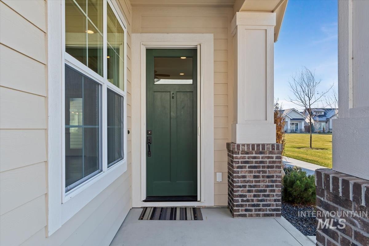 6230 N Bolsena Ln, Meridian, Idaho 83646-7601, 2 Bedrooms, 2 Bathrooms, Residential For Sale, Price $609,000,MLS 98969029