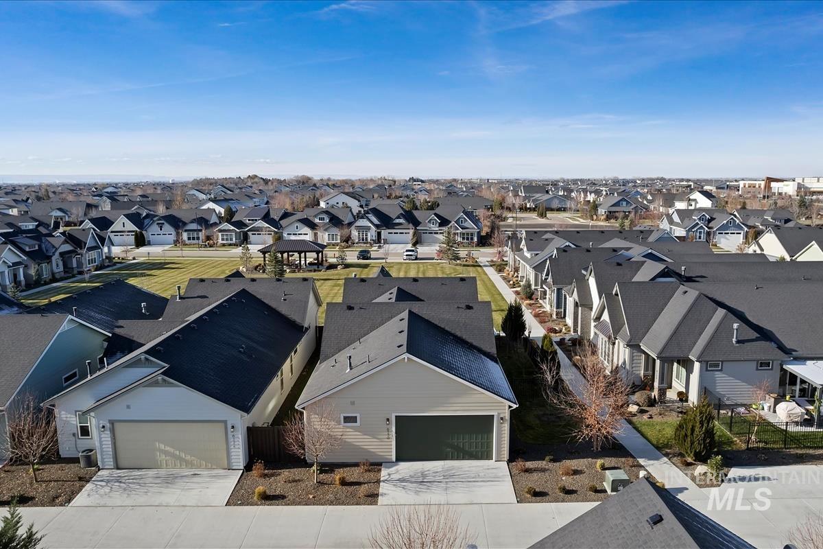 6230 N Bolsena Ln, Meridian, Idaho 83646-7601, 2 Bedrooms, 2 Bathrooms, Residential For Sale, Price $609,000,MLS 98969029