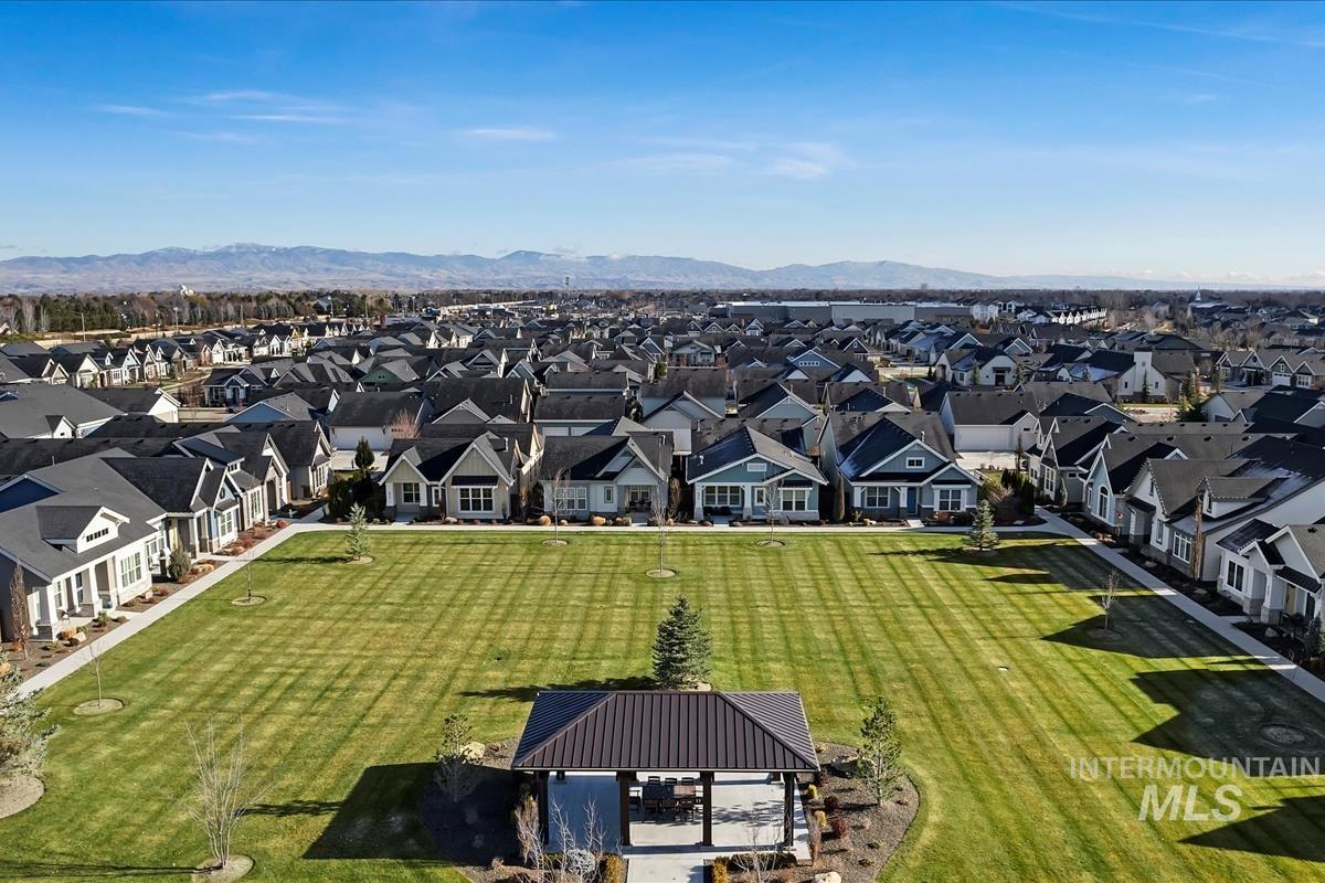 6230 N Bolsena Ln, Meridian, Idaho 83646-7601, 2 Bedrooms, 2 Bathrooms, Residential For Sale, Price $609,000,MLS 98969029