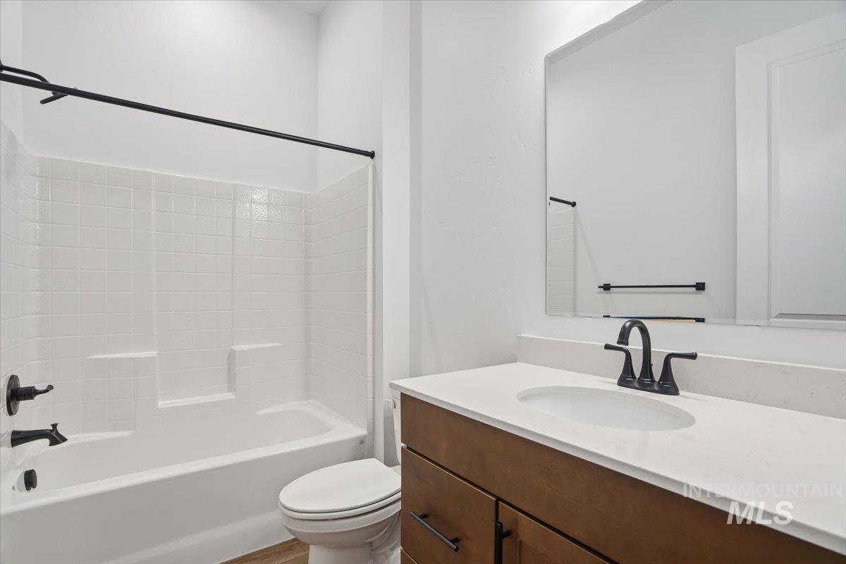 2292 N Ice Fire Ave, Star, Idaho 83669, 3 Bedrooms, 2 Bathrooms, Residential For Sale, Price $559,990,MLS 98969034