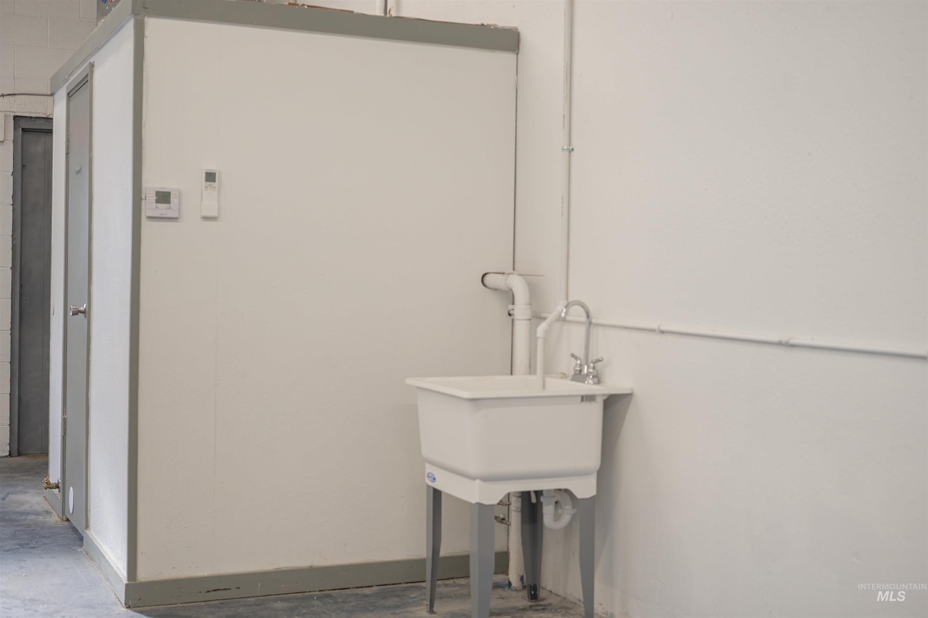 339 4th Ave W, Twin Falls, Idaho 83301, 2 Rooms, Business/Commercial For Sale, Price $19,800,MLS 98969036