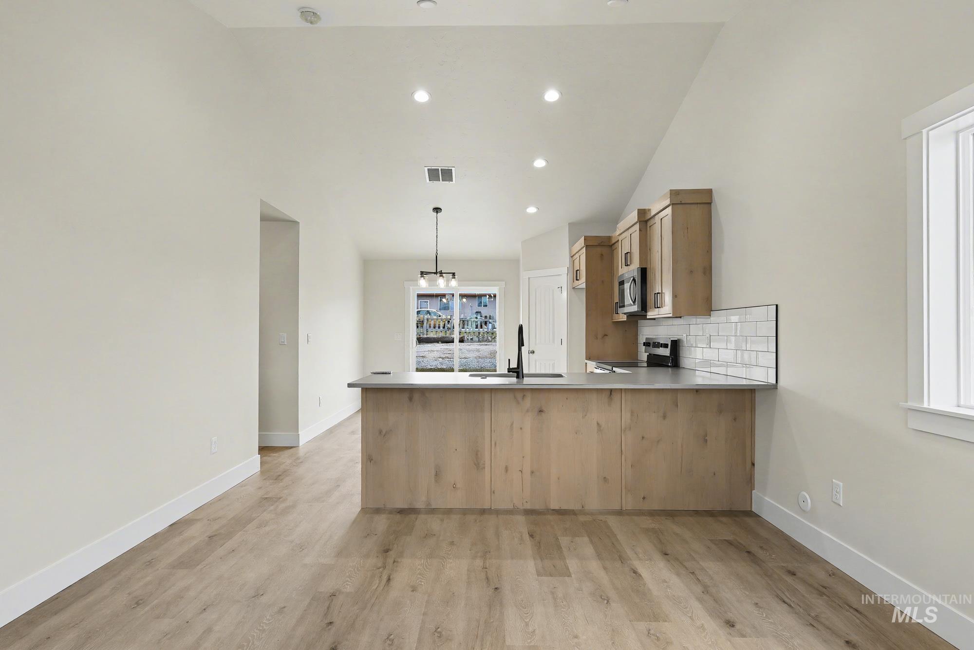 326 Packer Lane, Homedale, Idaho 83628, 3 Bedrooms, 2 Bathrooms, Residential For Sale, Price $335,000,MLS 98969038