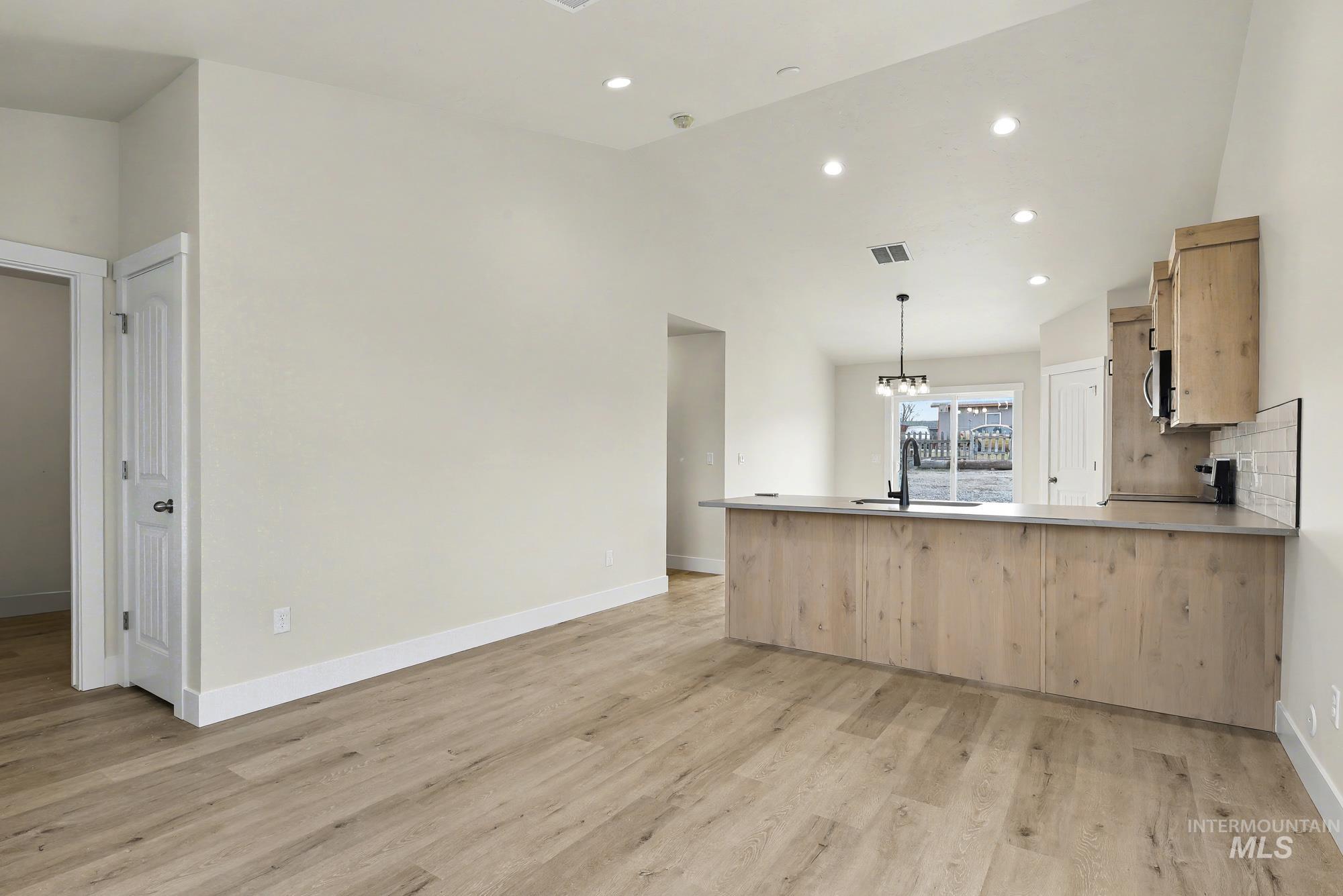 326 Packer Lane, Homedale, Idaho 83628, 3 Bedrooms, 2 Bathrooms, Residential For Sale, Price $335,000,MLS 98969038