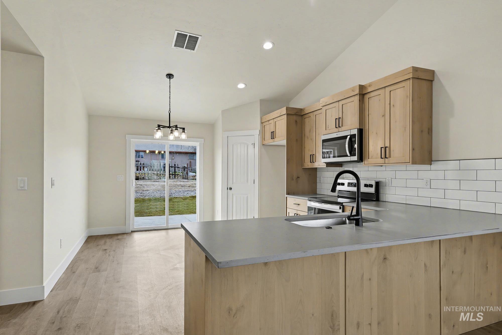 326 Packer Lane, Homedale, Idaho 83628, 3 Bedrooms, 2 Bathrooms, Residential For Sale, Price $335,000,MLS 98969038