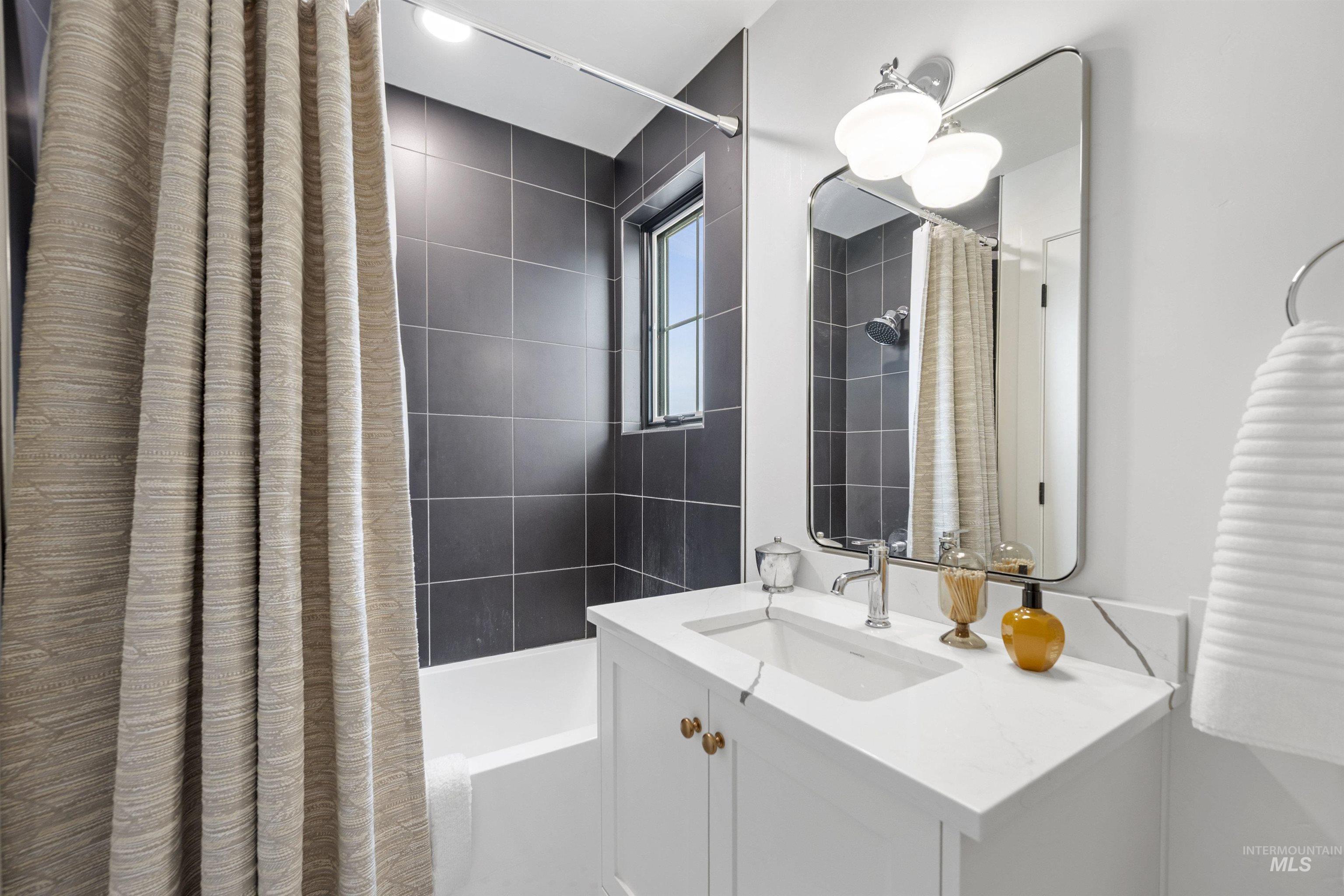 646 N Avenue H Avenue, Boise, Idaho 83712, 3 Bedrooms, 3.5 Bathrooms, Residential For Sale, Price $917,000,MLS 98969039