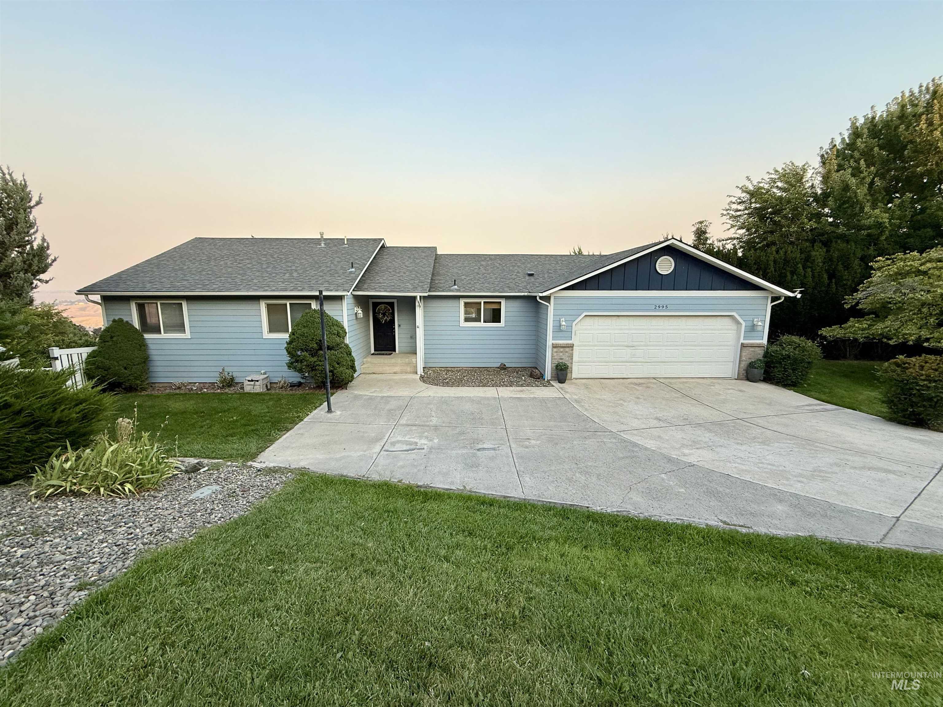 2995 Dove Drive, Clarkston, Washington 99403, 6 Bedrooms, 3 Bathrooms, Residential For Sale, Price $499,900,MLS 98969044