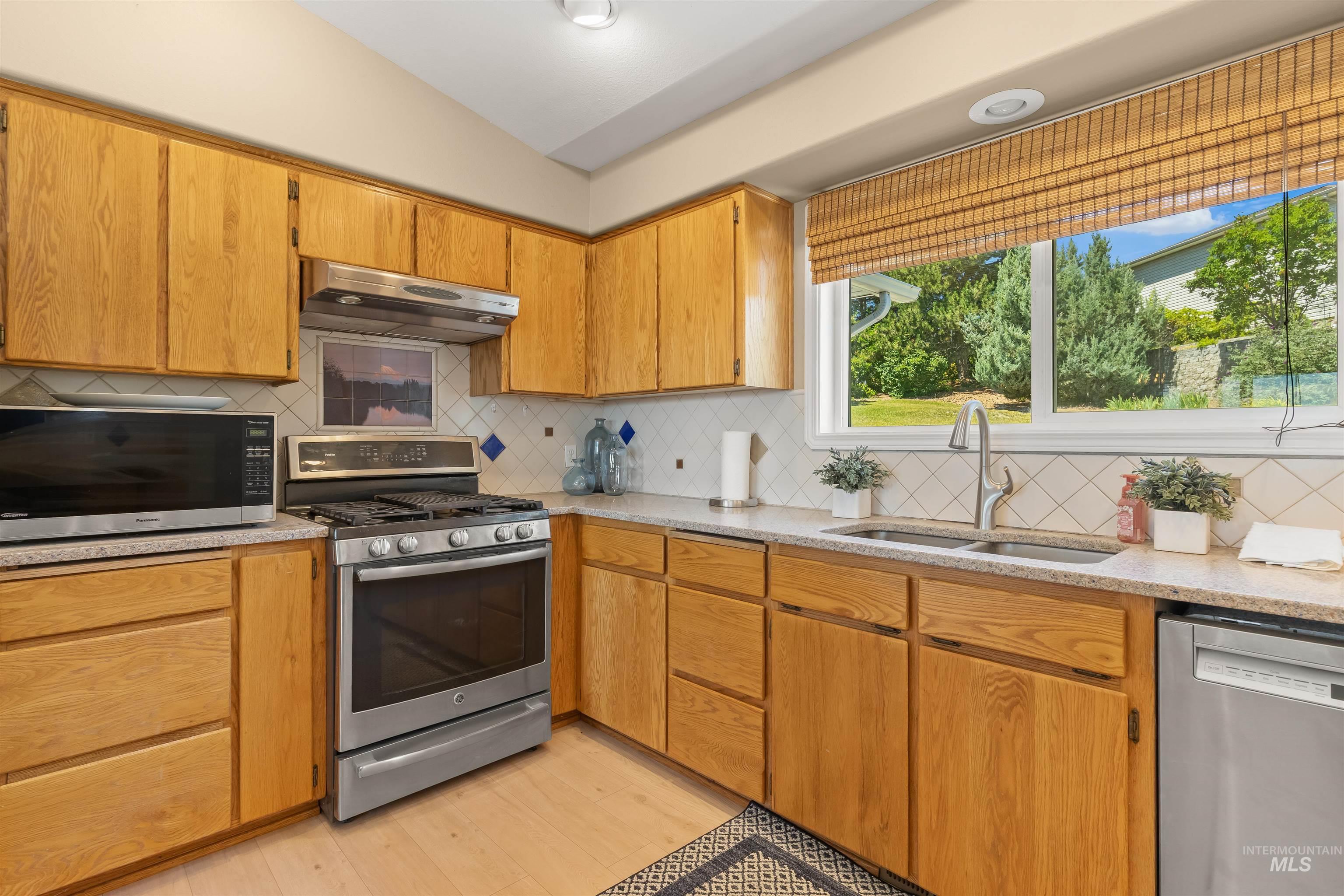 2995 Dove Drive, Clarkston, Washington 99403, 6 Bedrooms, 3 Bathrooms, Residential For Sale, Price $530,000, 98969044