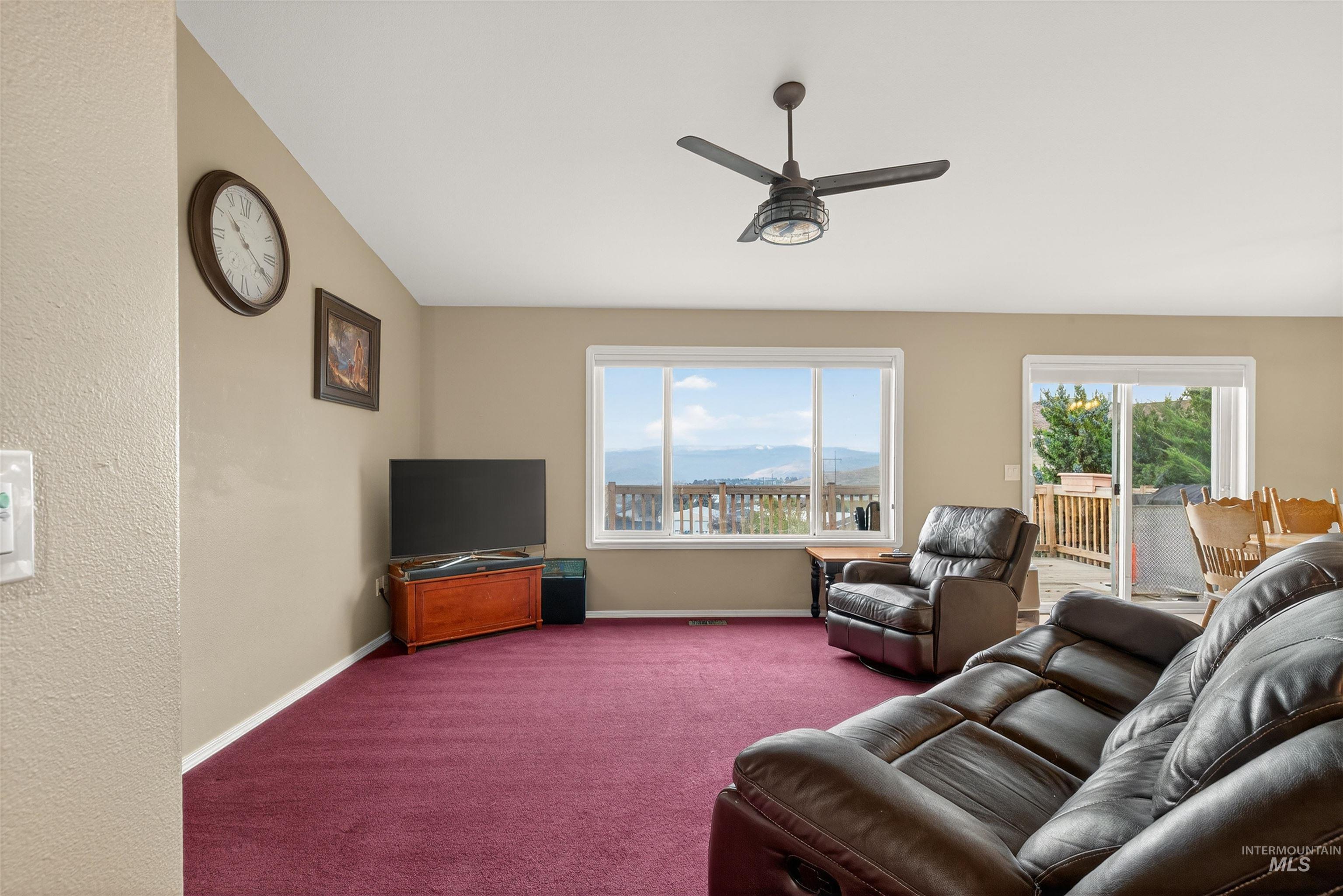 2995 Dove Drive, Clarkston, Washington 99403, 6 Bedrooms, 3 Bathrooms, Residential For Sale, Price $535,000,MLS 98969044